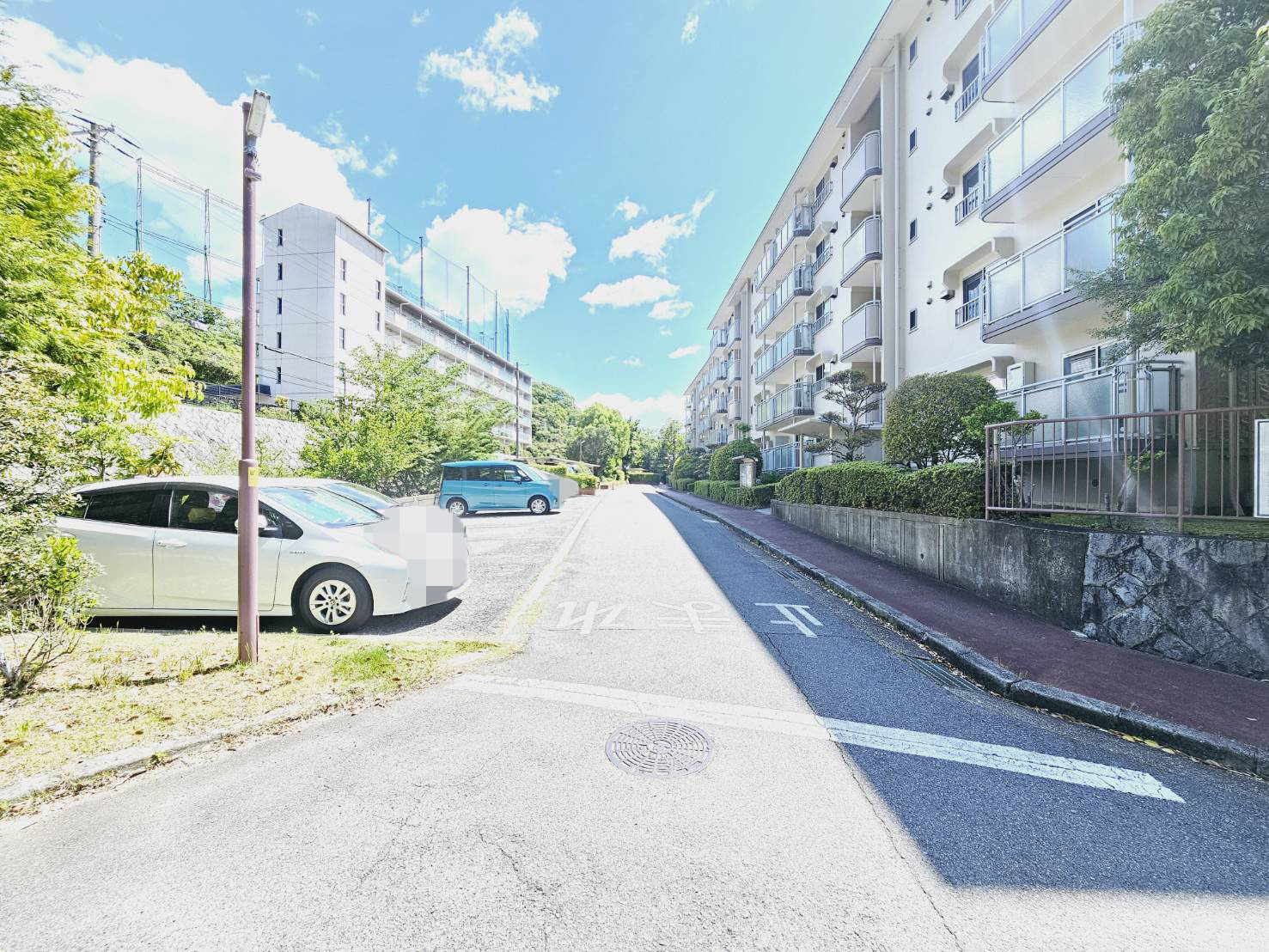 名谷25団地102号棟の駐車場