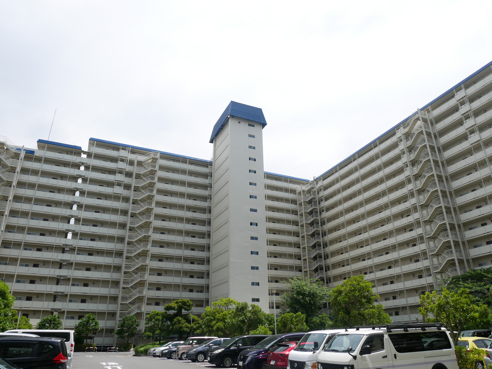 東建検見川マンションB棟の外観