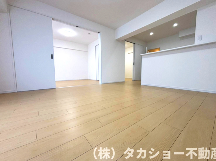 東建検見川マンションB棟の居間・リビング