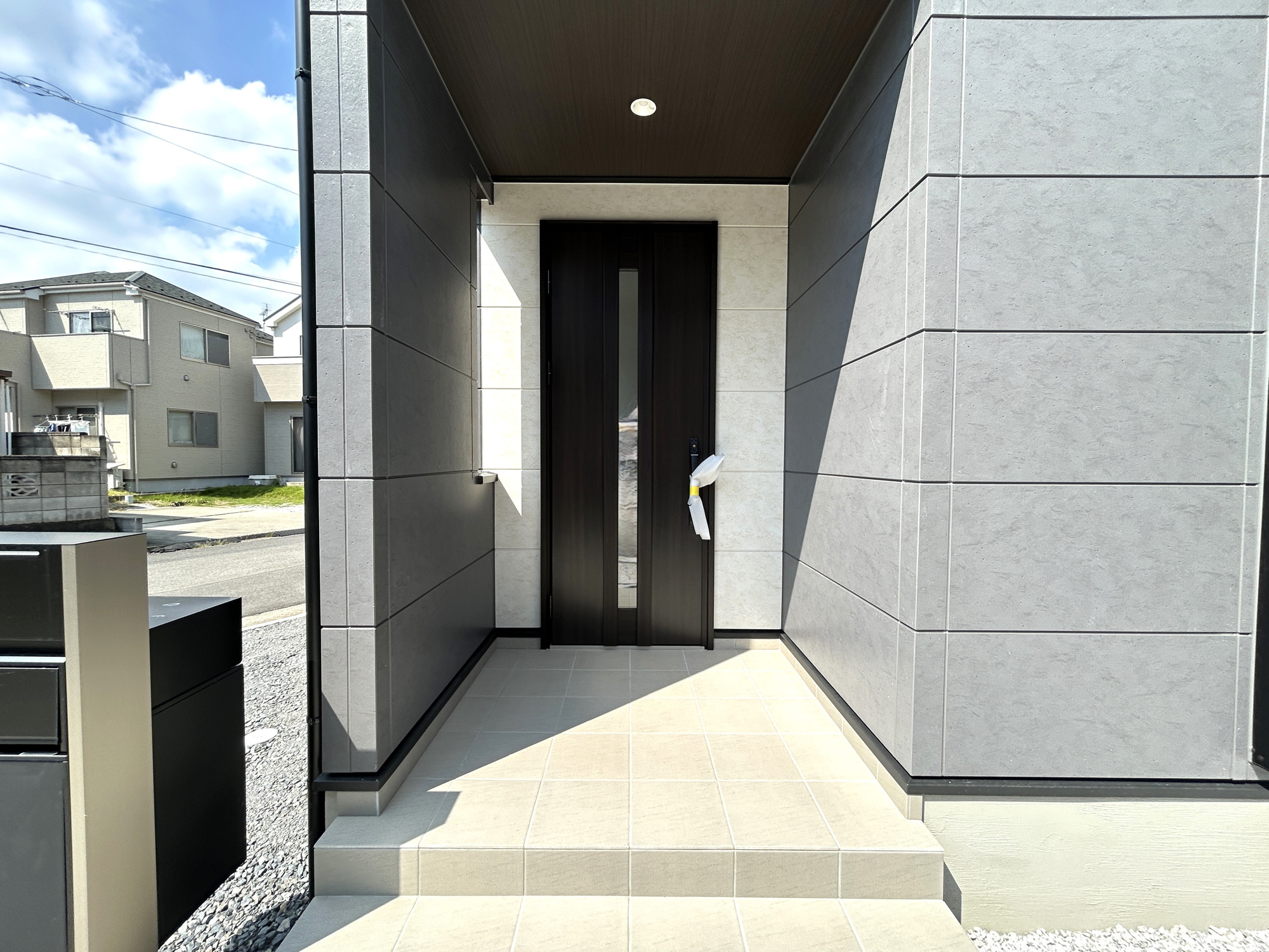 前橋市川原町「6区画」　新築住宅全6棟の玄関|同社施工例
