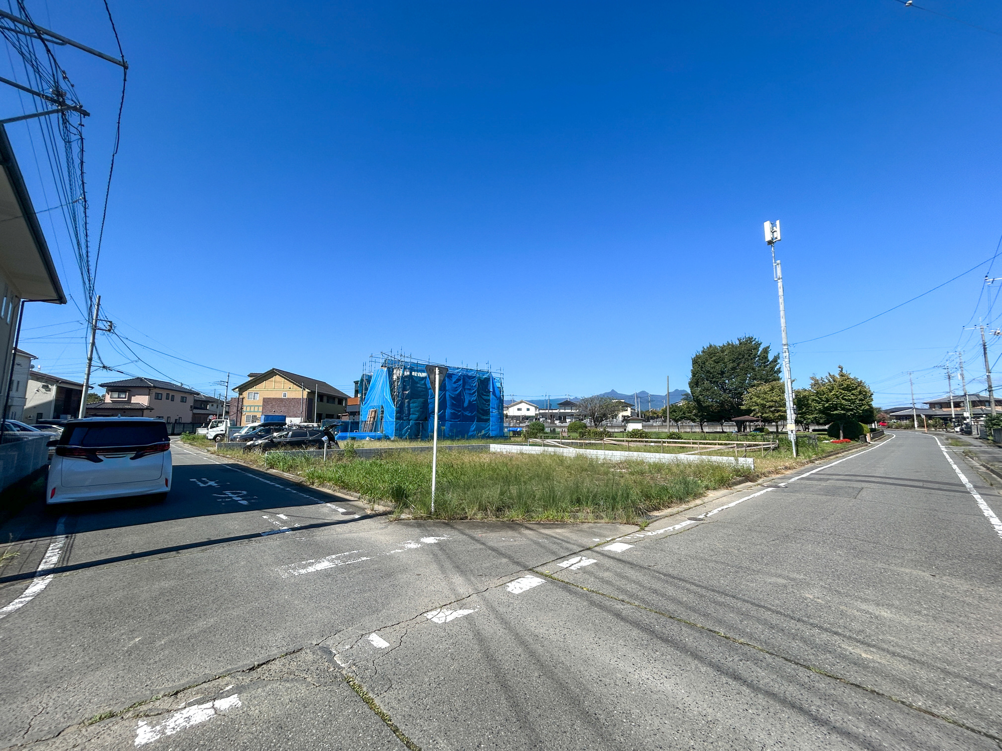 前橋市川原町「6区画」　新築住宅全6棟の前面道路含む現地写真|閑静な住宅地で子育て家族にピッタリ。毎日のお散歩も快適な緑に恵まれたエリアで、自然に包まれた穏やかな暮らしを実現するための、ゆとりある住環境が整っています。

