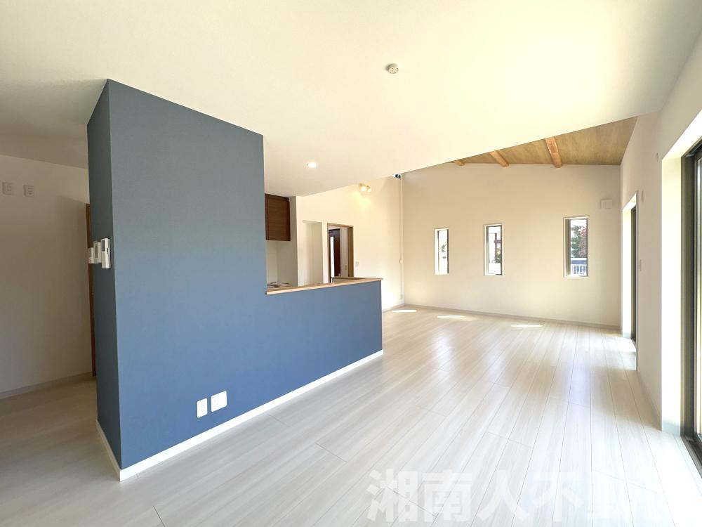 茅ヶ崎市堤　新築戸建の居間・リビング|ゆったりとしたリビングです