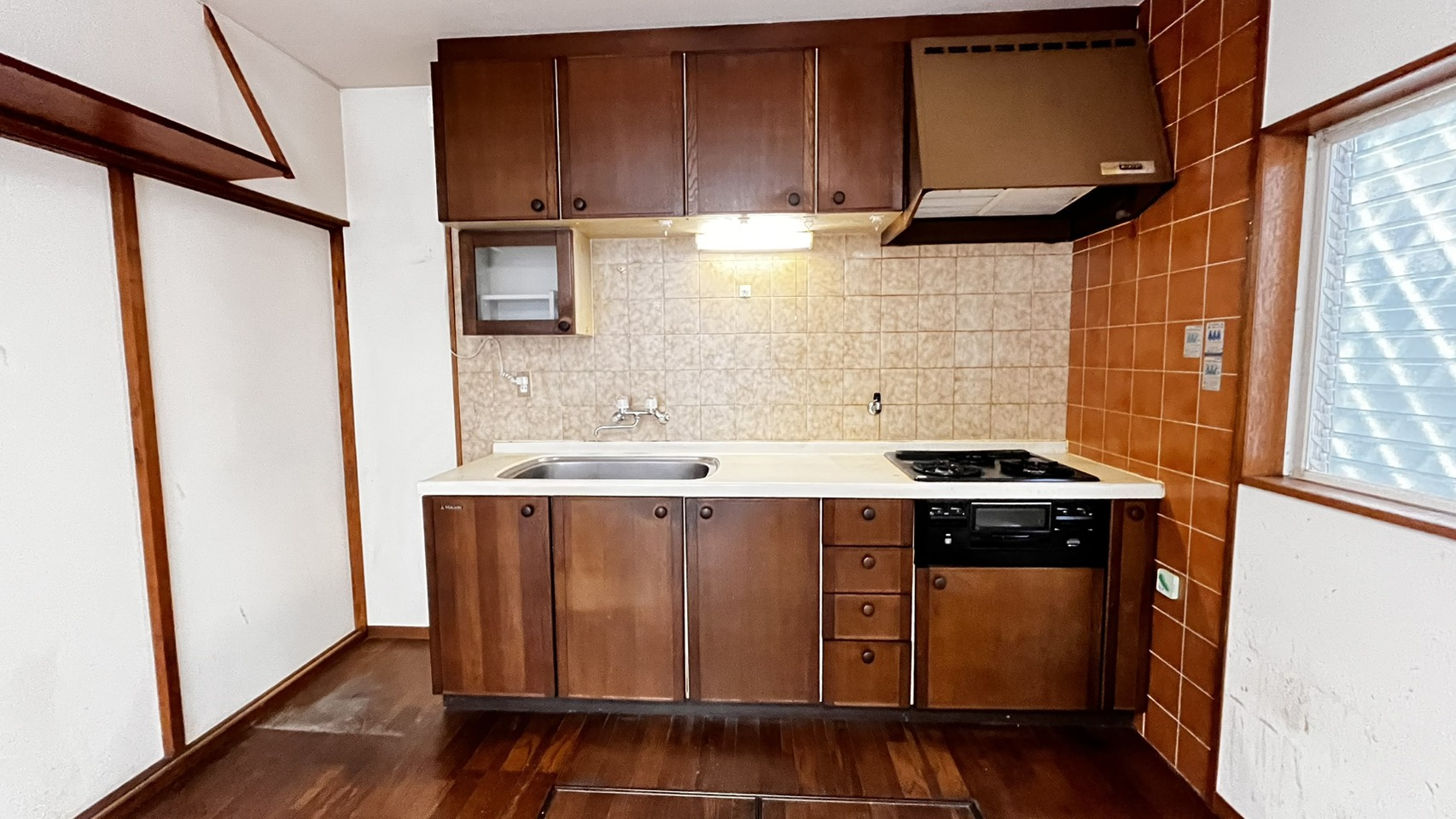豊中市清風荘１丁目　中古戸建住宅のキッチン|システムキッチンです。