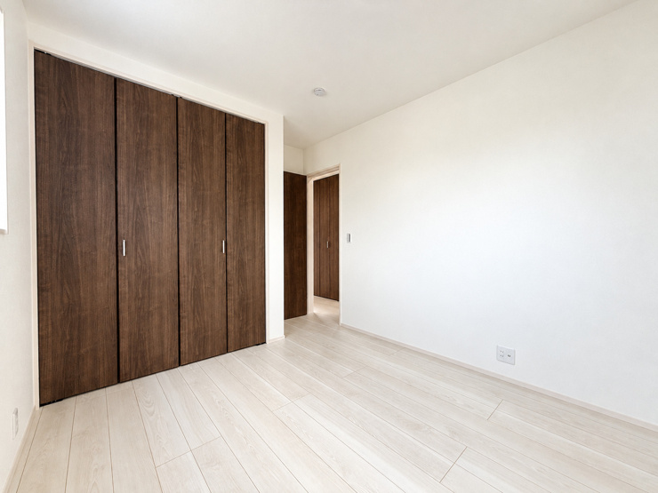 2号棟　洋室
主寝室以外の2階のお部屋は5.2帖と別にクローゼットがついています。