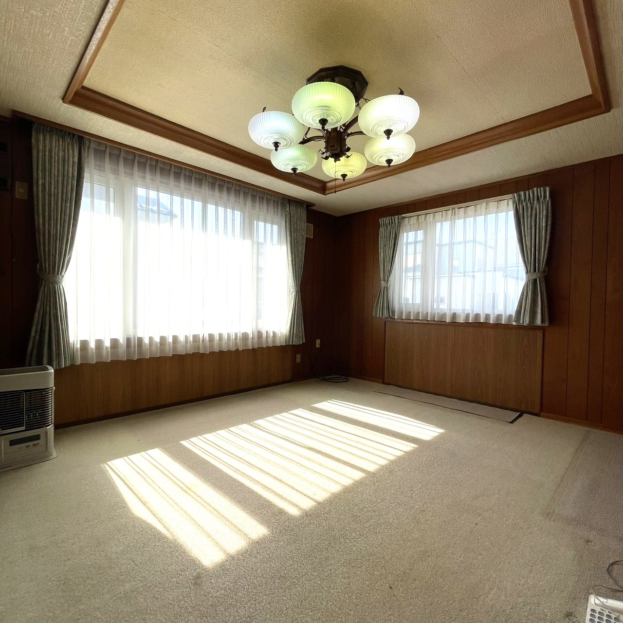 登別市新生町2丁目4-6　中古住宅の居間・リビング