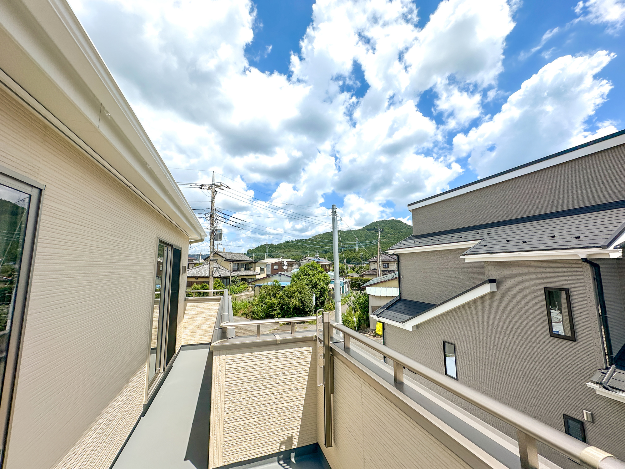 佐野市富士見町の新築一戸建の展望|隣地との距離が確保されているので開放感のある眺望♪