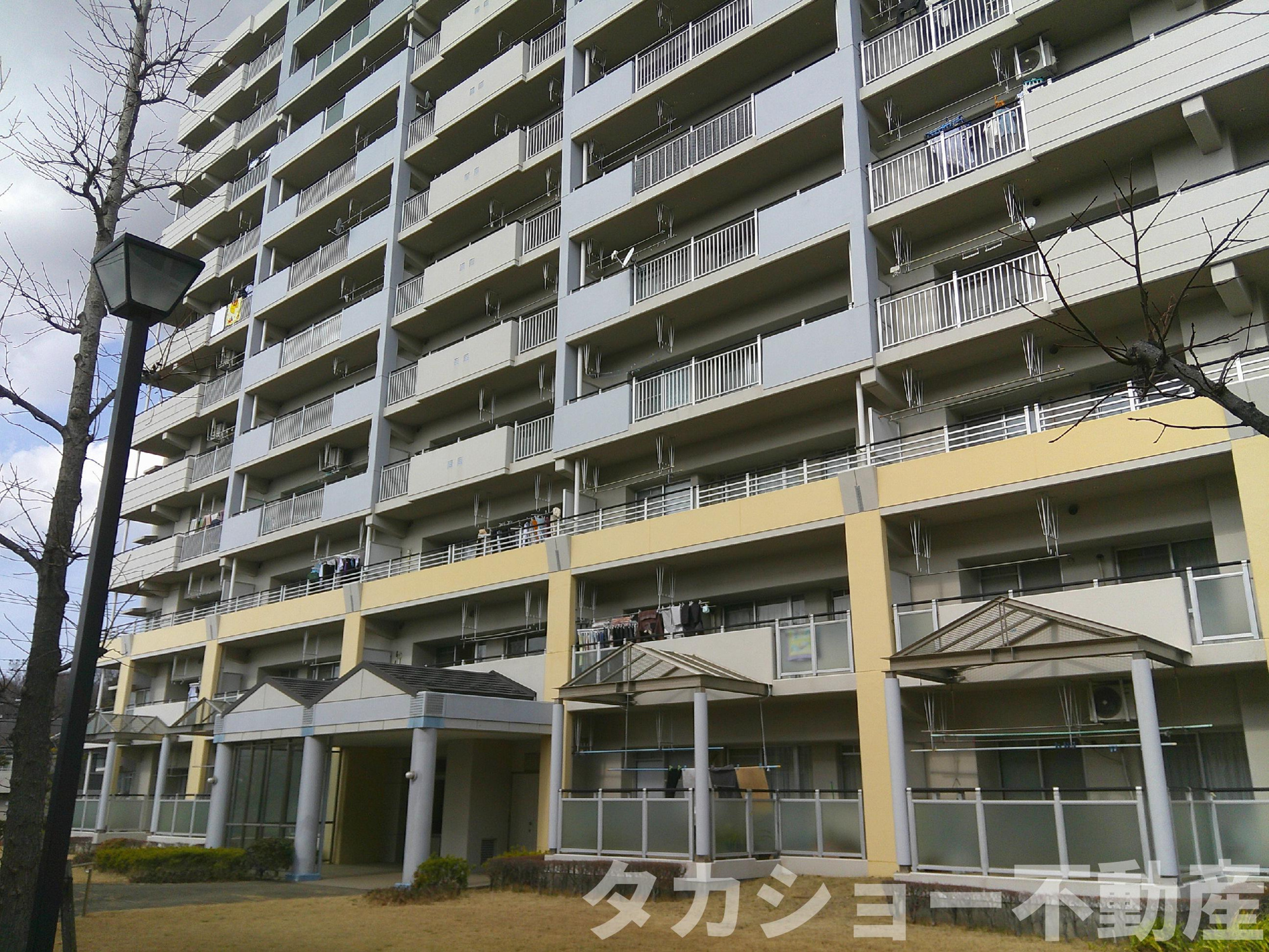 プラザ学園前2号棟の外観|きれいな外観です