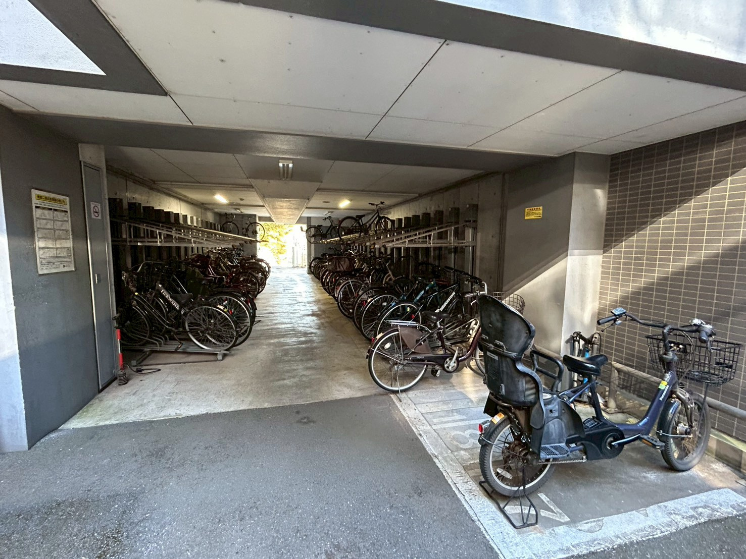 グーディッシュ村上の駐車場