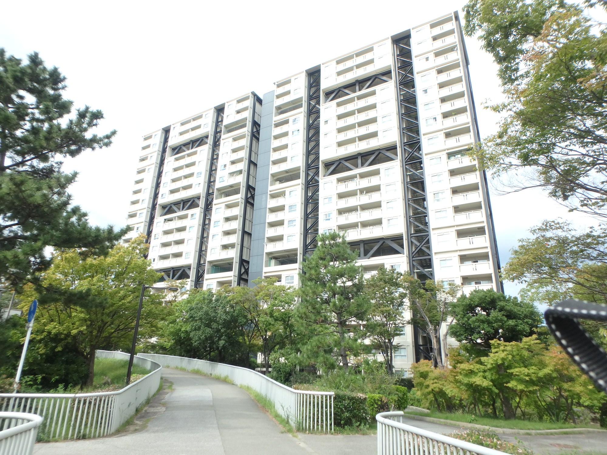 アステム芦屋Ａ棟の外観|南東側より撮影