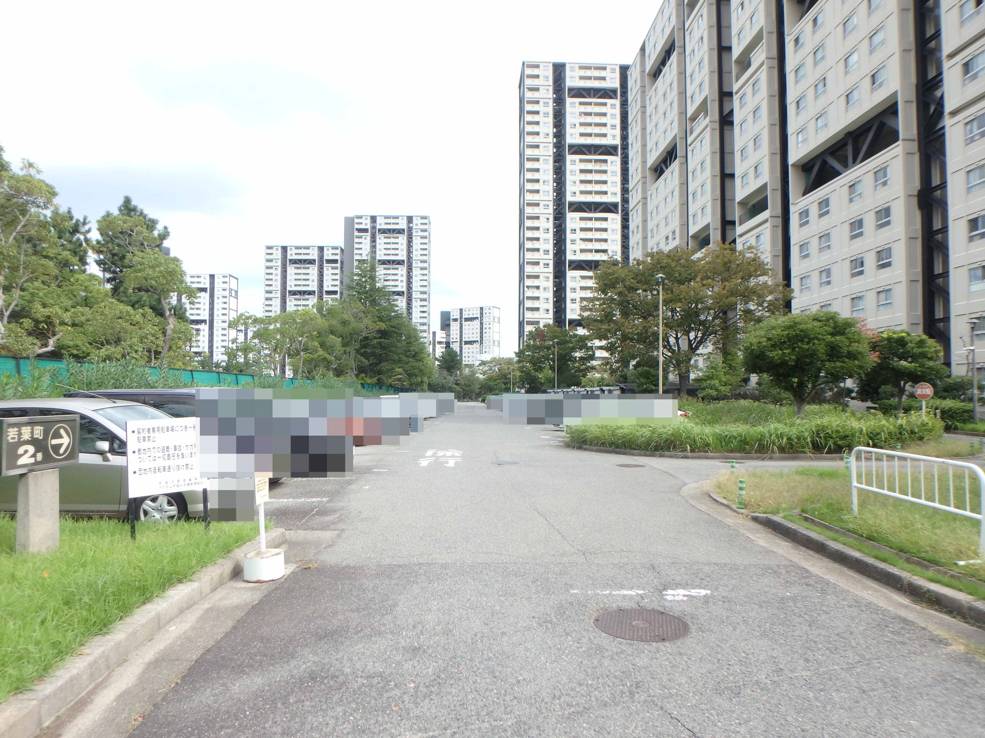 アステム芦屋Ａ棟の駐車場|北側に隣接する兵庫県住宅供給公社が管理する駐車場となります。
月額：12,100円