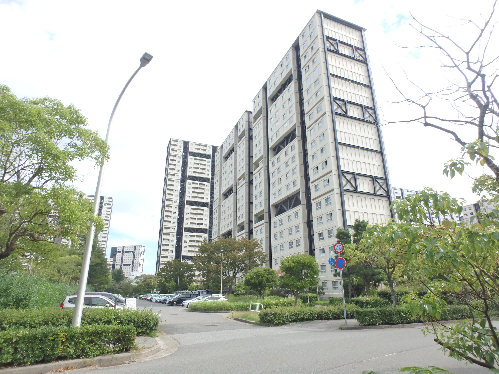 アステム芦屋Ａ棟の外観