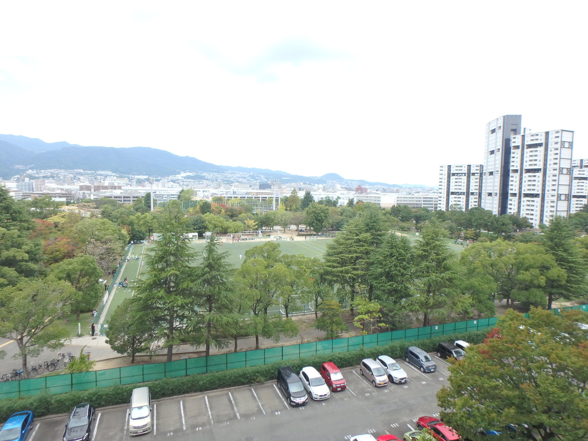 アステム芦屋Ａ棟の展望|洋室約5.5帖より北側六甲山系を望む眺望