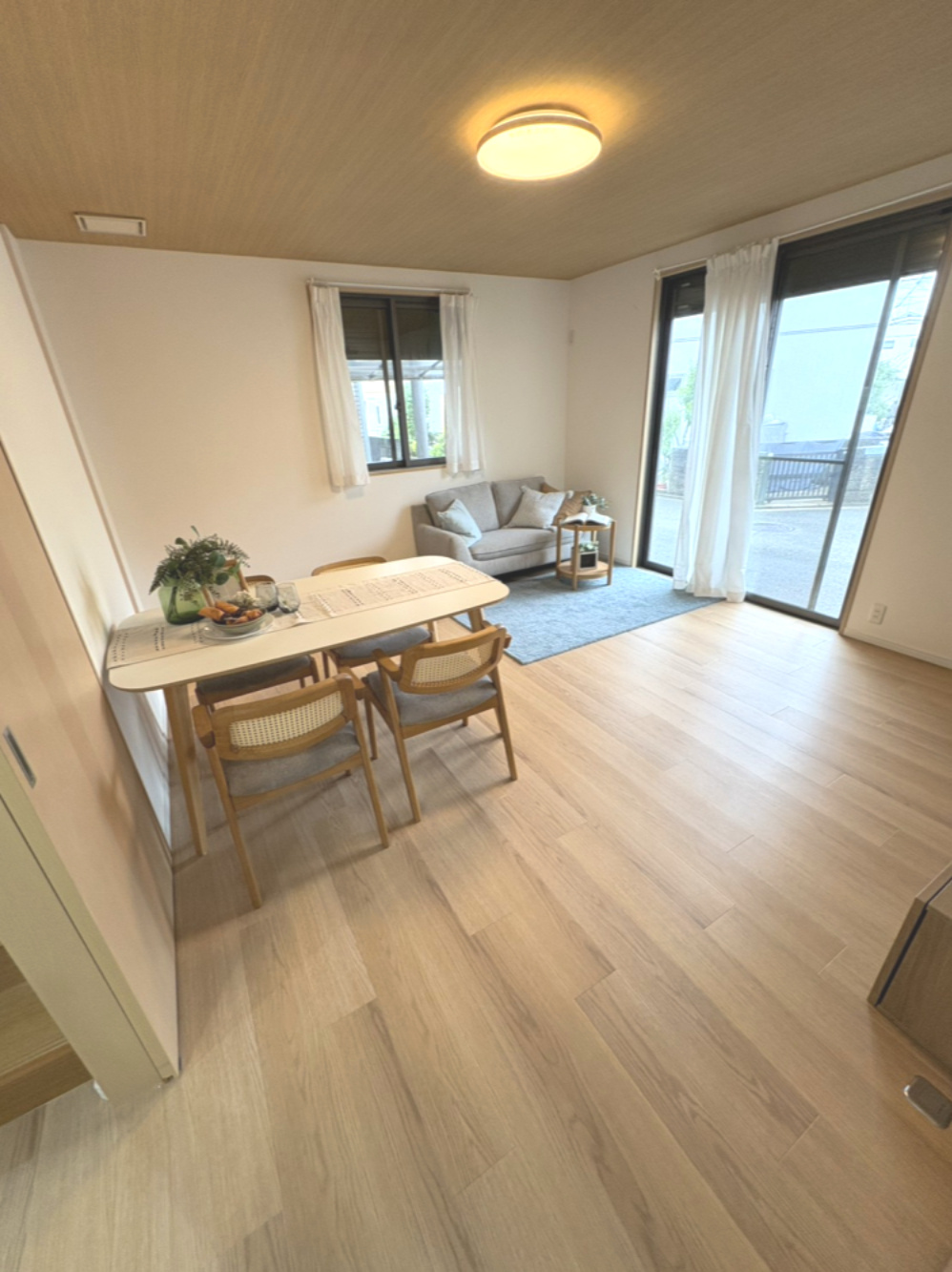高槻市野田四丁目戸建の居間・リビング|こちらの居間で趣味の時間をお楽しみください。