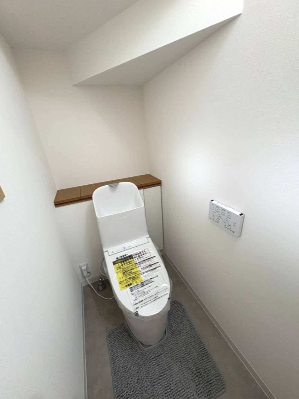 高槻市野田四丁目戸建のトイレ|清潔感のあるトイレです。
