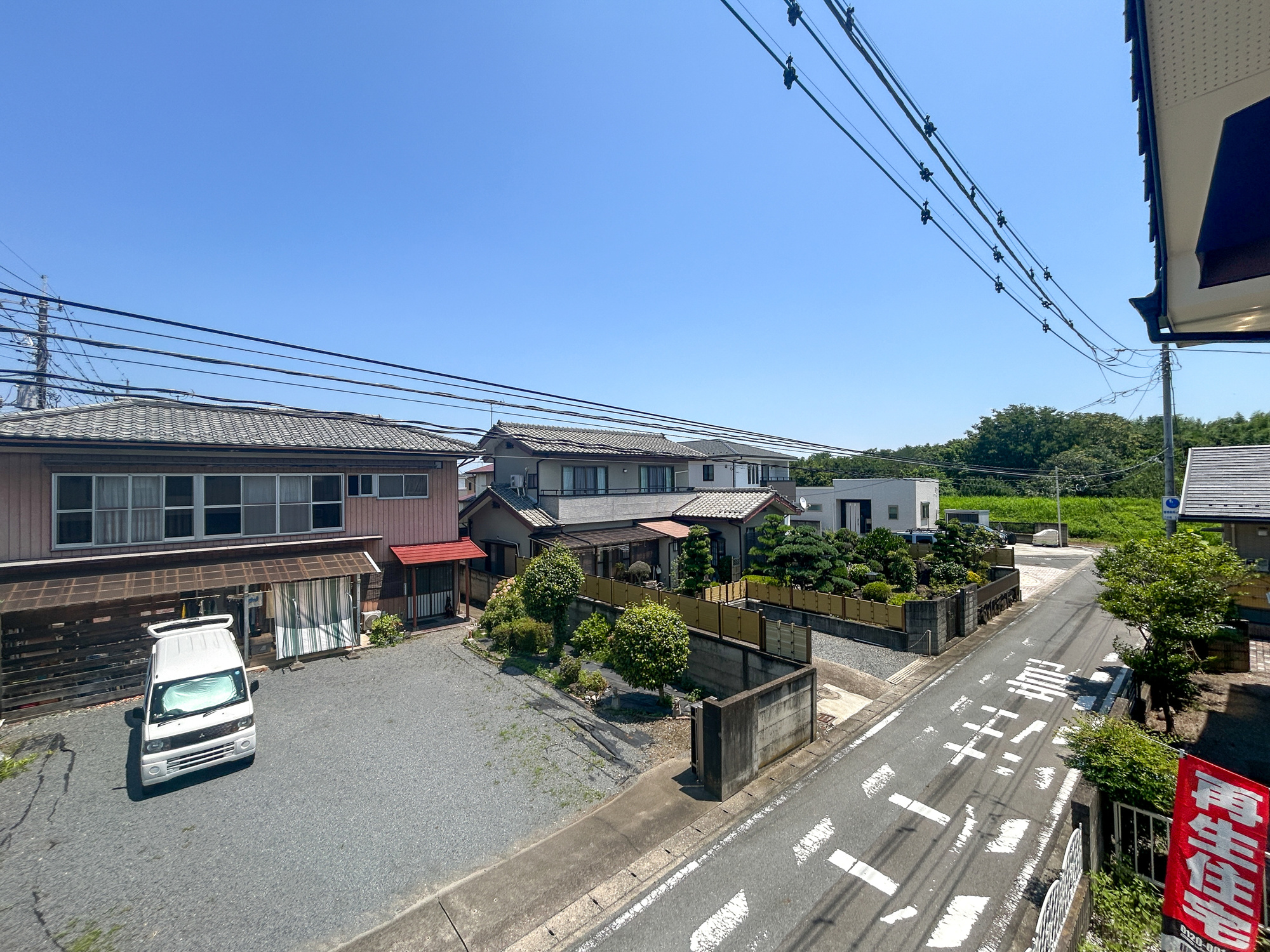 高崎市新町　中古住宅の展望|低層の一戸建てを中心とした街並みが整然と続き、周辺は高い建物が建っていないので、採光や開放性に恵まれ、空が広く緑の多い閑静な趣を感じる環境です。