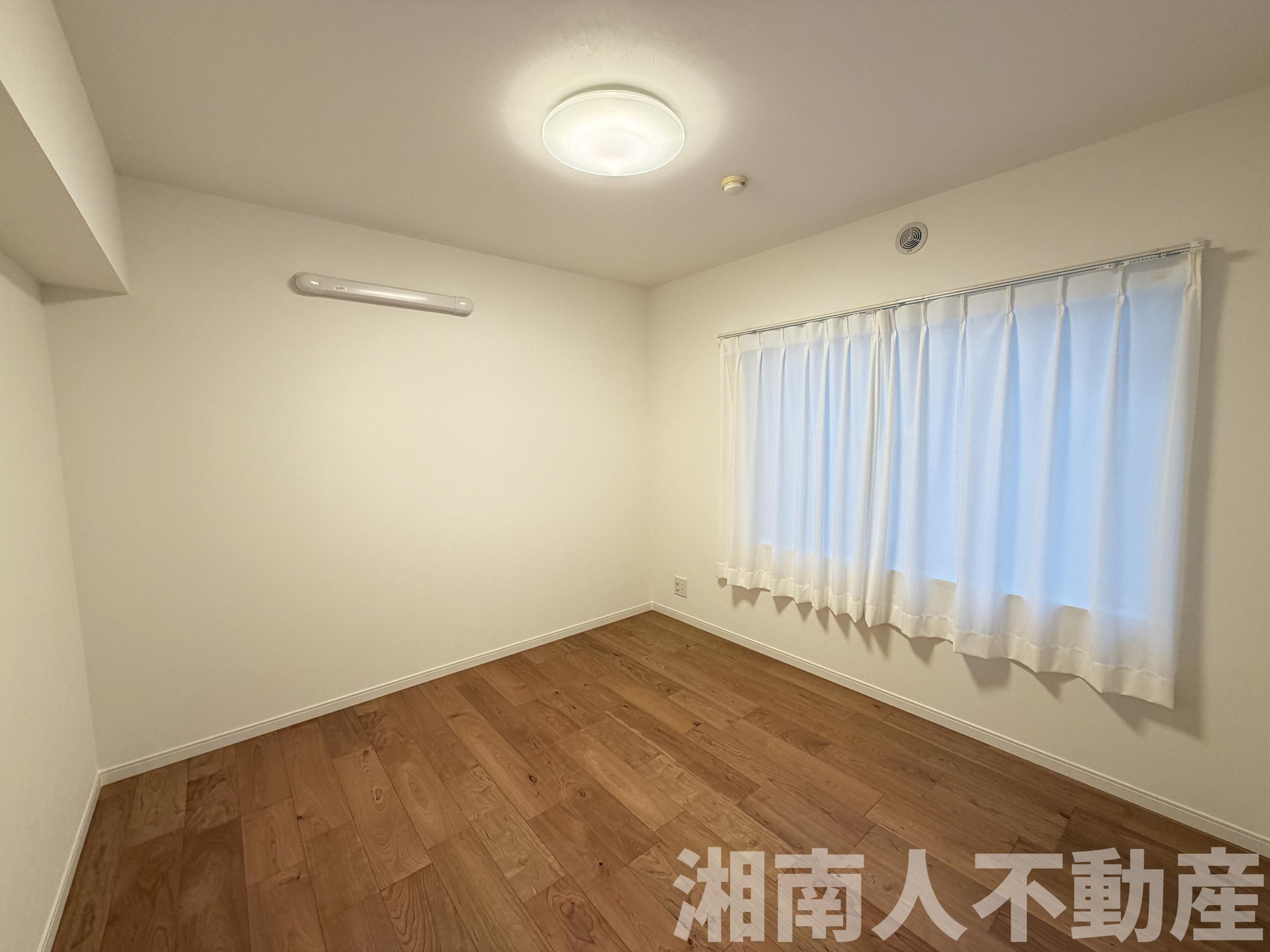 トーア由比ヶ浜マンションの洋室|落ち着いた色調の洋室です