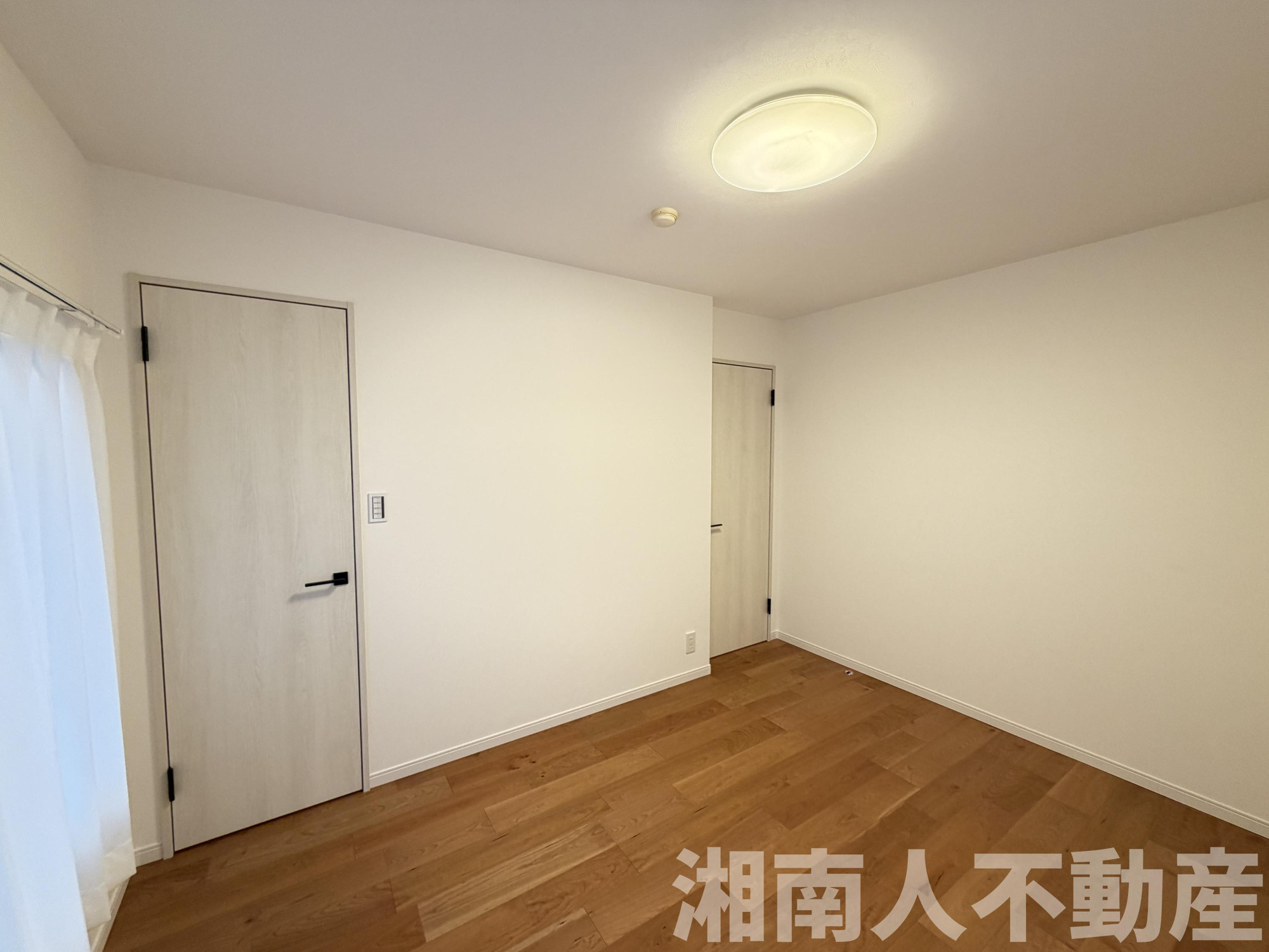 トーア由比ヶ浜マンションの洋室|明るい洋室です