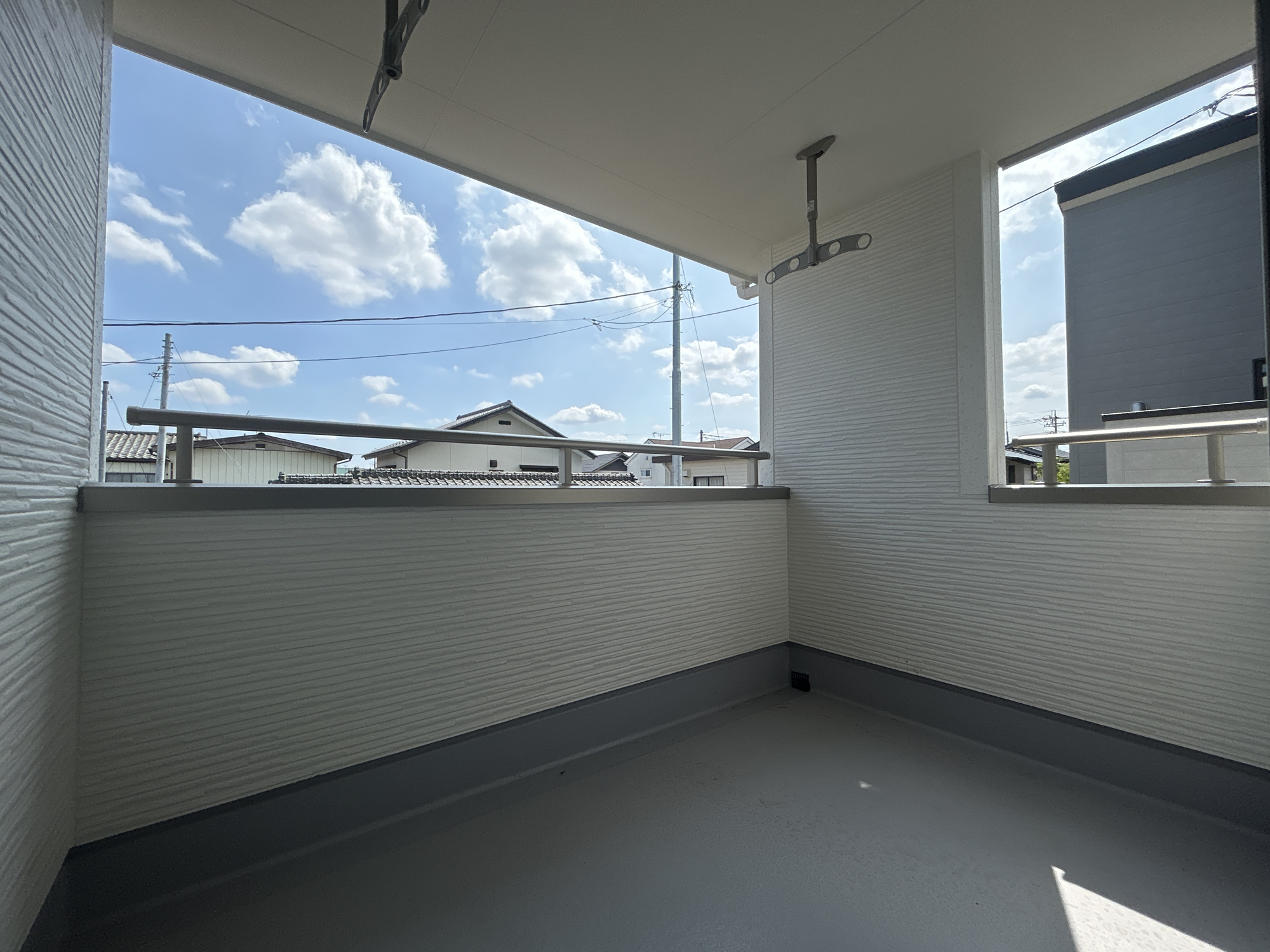 第2前橋総社町植野　新築住宅全3棟のバルコニー|広々としたワイドバルコニー！日々の洗濯物はもちろん、布団などの大物もたくさん干していただけます♪