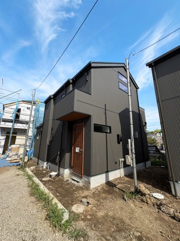 ◆山崎町全８棟開発分譲◆カースペース２台◆３７坪以上◆の外観|（7号棟）全棟駐車スペース2台可！号棟によっては3台も可能です。小学校徒歩10分圏内でお子様の通学も安心の距離です。コンビニも徒歩2分！完成現場をご案内いたします。是非お気軽にお問い合わせください。