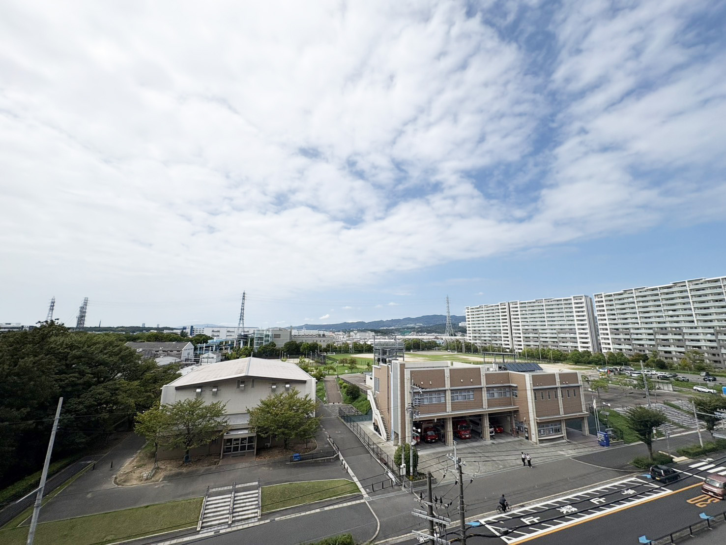 ローレルハイツ茨木総持寺2号棟の展望|北西側バルコニーからの北向き眺望です。