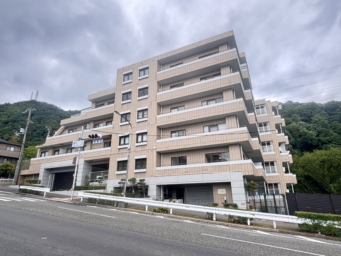ドムール六甲山手の外観|・約82㎡の広々としたリフォーム済みマンションのご紹介