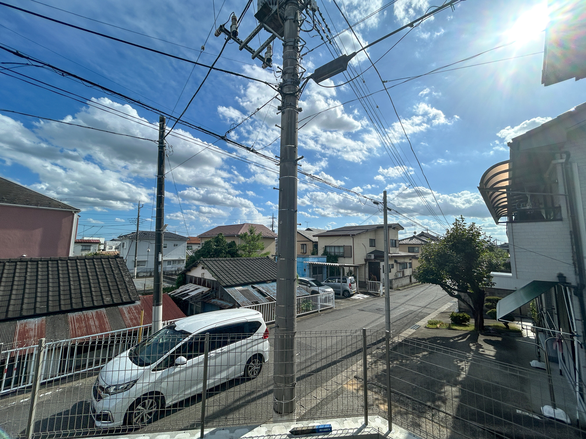 伊勢崎市豊城町　新築住宅全1棟の展望|閑静な住宅地で子育て家族にピッタリ。毎日のお散歩も快適な緑に恵まれたエリアで、自然に包まれた穏やかな暮らしを実現するための、ゆとりある住環境が整っています。緑の潤いを感じながらホッと生活できそう。
