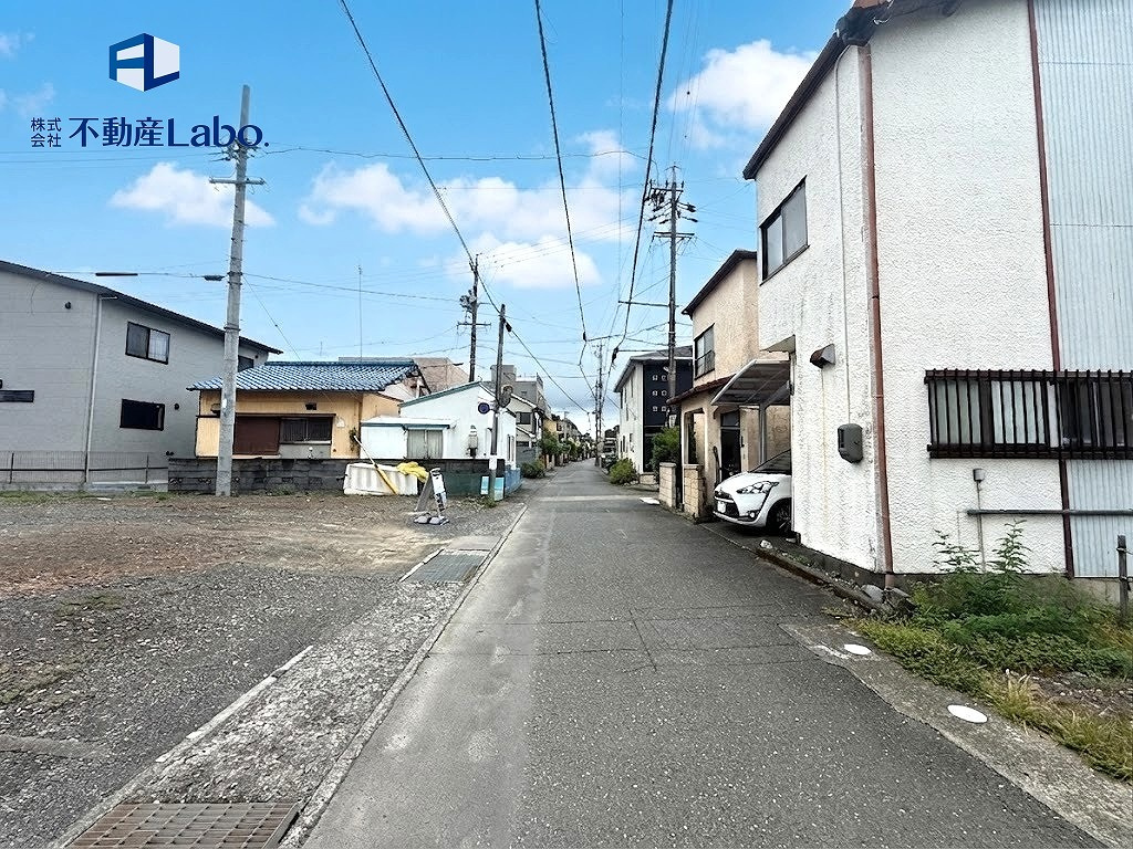 リーブルガーデン　駿河区向敷地4丁目2期　～全2棟～の前面道路含む現地写真|ゆとりのある前面道路で、お車の出し入れもスムーズに行えます♪
