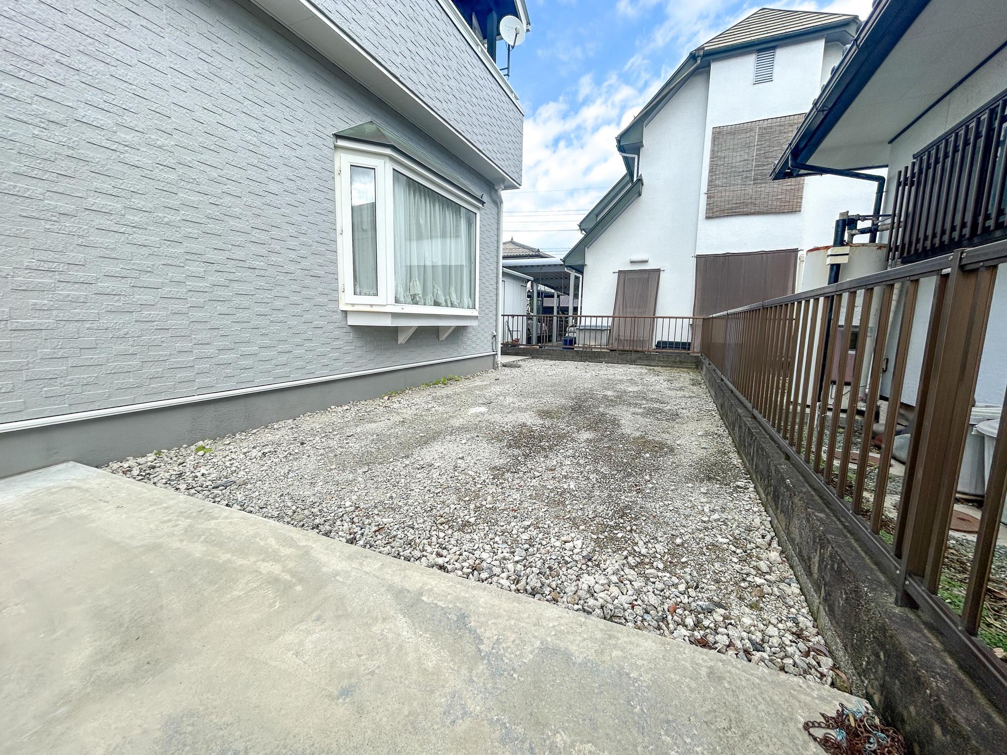前橋市下大島町　中古住宅の庭|砂利敷きされたお庭はお手入れ不要で維持が楽々♪