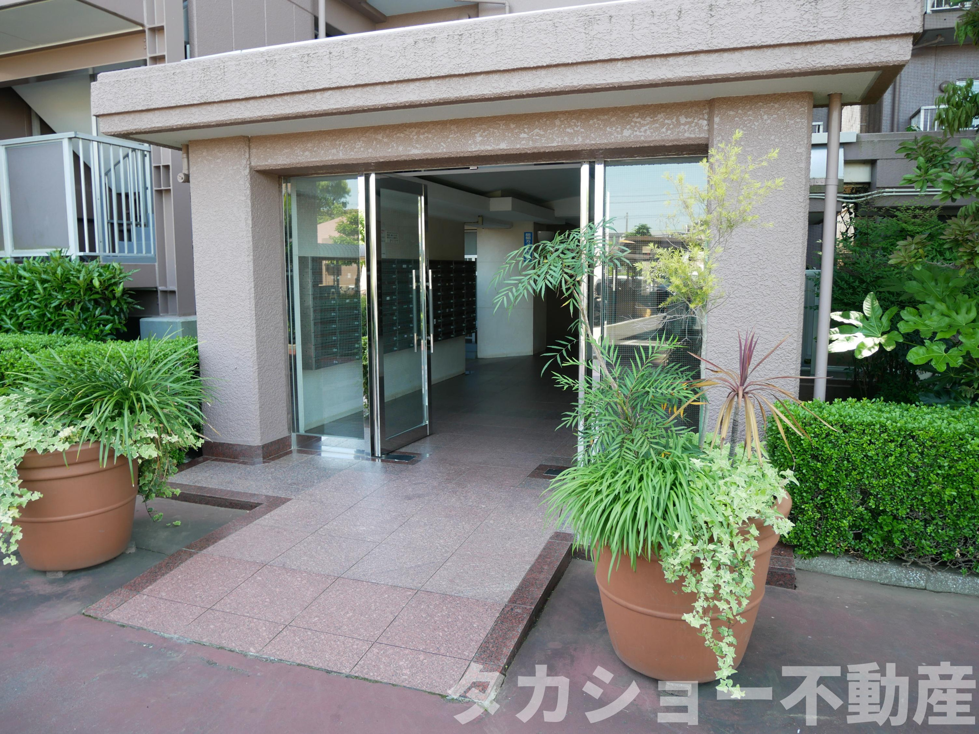 稲毛スカイマンションA棟のエントランス|エントランスです