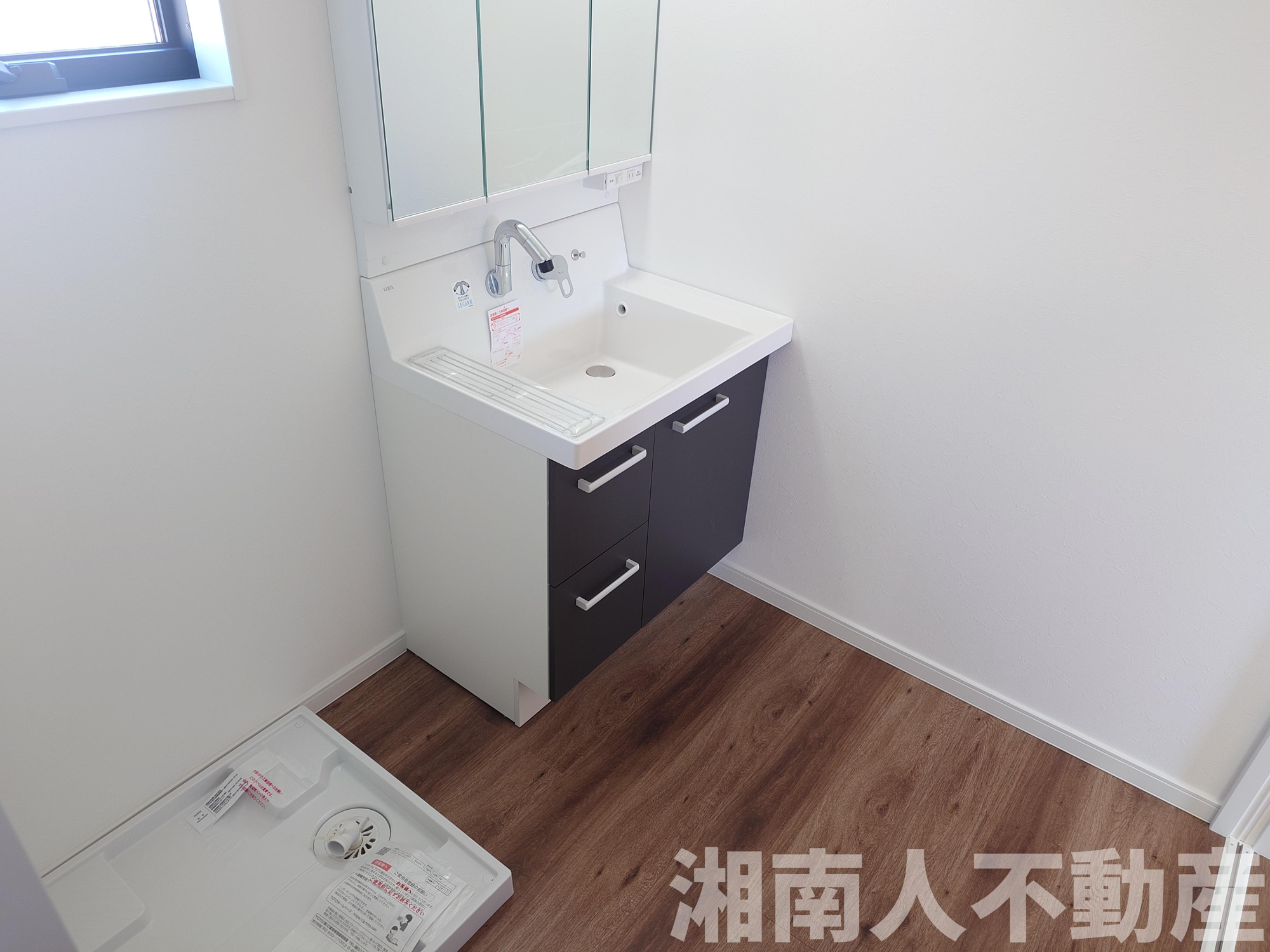 平塚市虹ヶ浜　新築戸建の独立洗面台|独立洗面台あり、毎朝おしゃれに忙しい女性の方におすすめです