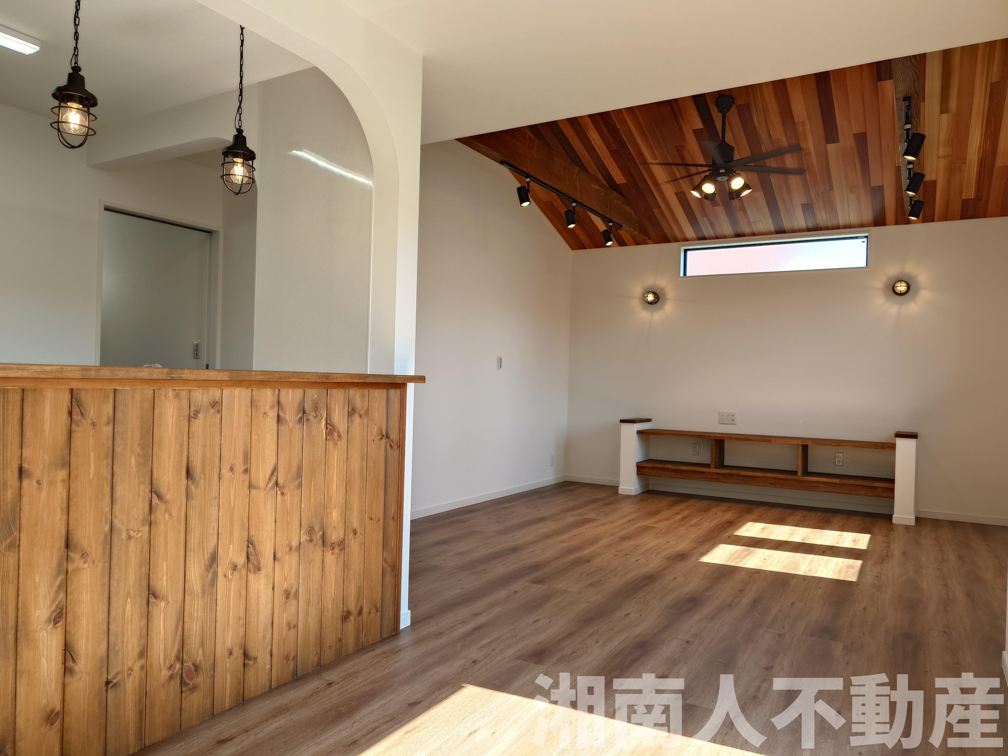 平塚市虹ヶ浜　新築戸建の居間・リビング|ゆったり過ごせるリビングです