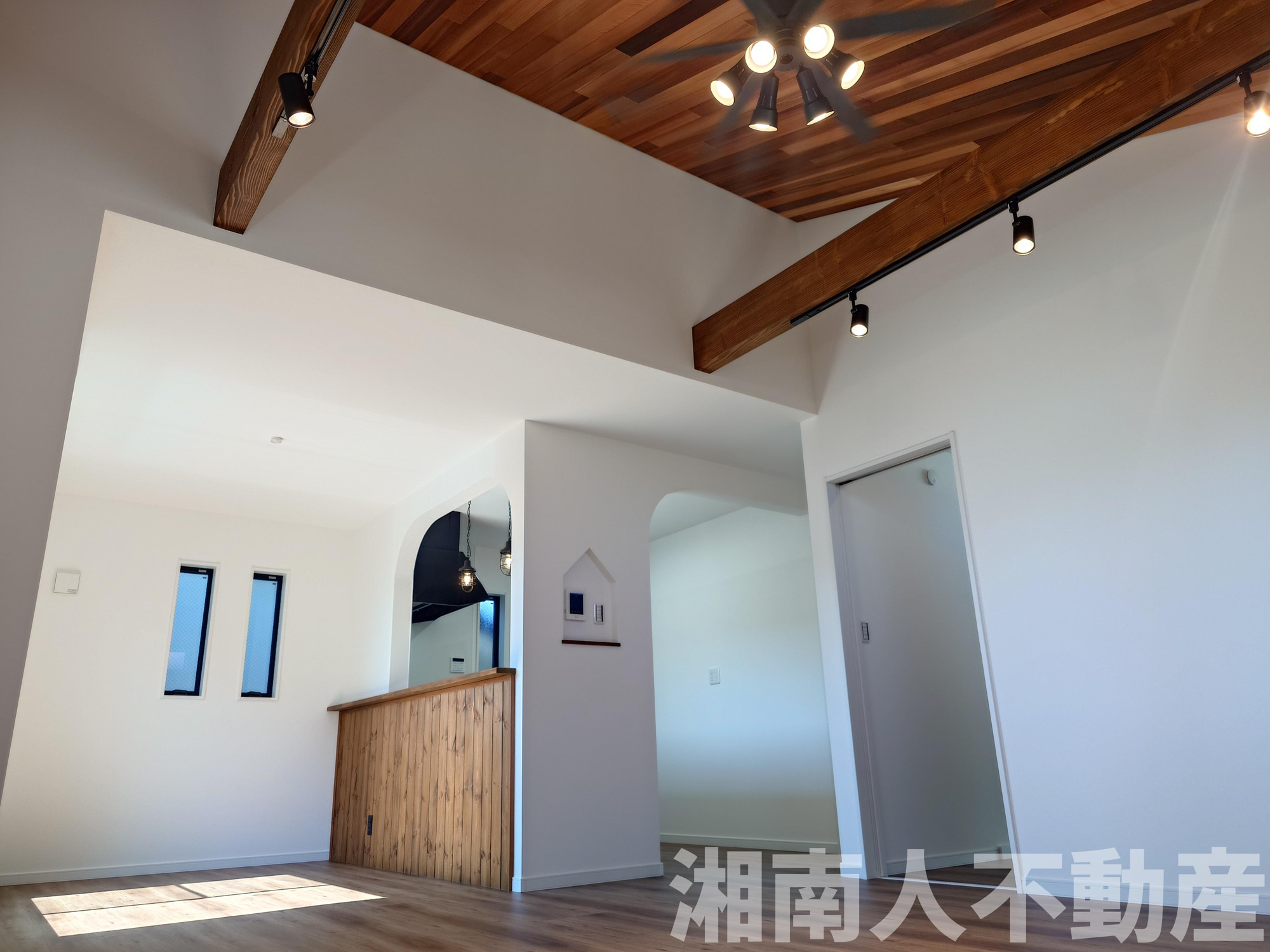 平塚市虹ヶ浜　新築戸建の居間・リビング|ゆったりとした居間です