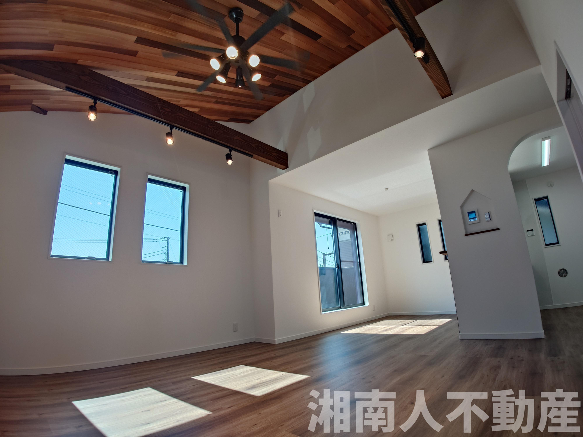 平塚市虹ヶ浜　新築戸建の居間・リビング|ゆったり過ごせる居間です