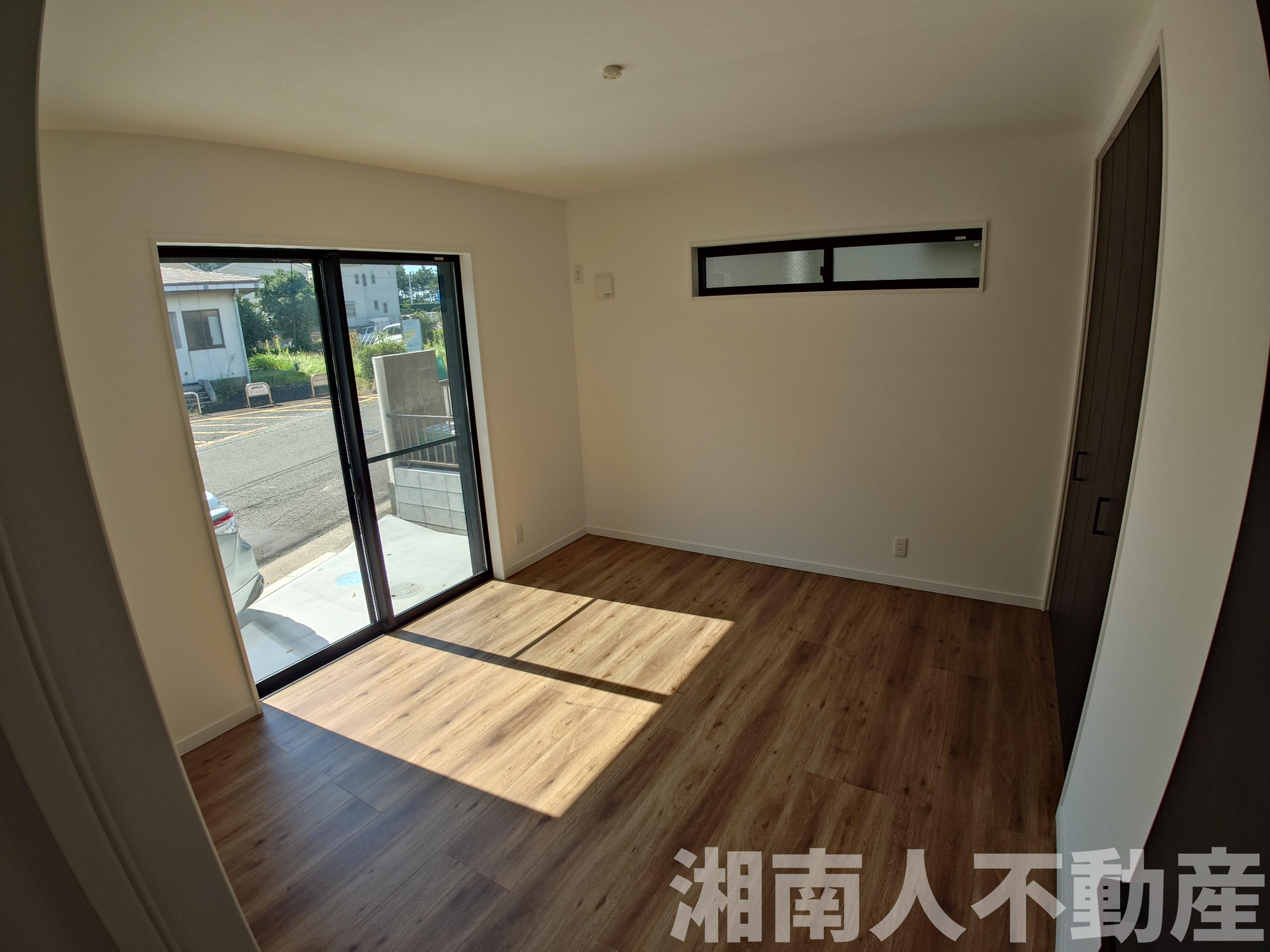 平塚市虹ヶ浜　新築戸建の洋室|明るい洋室です