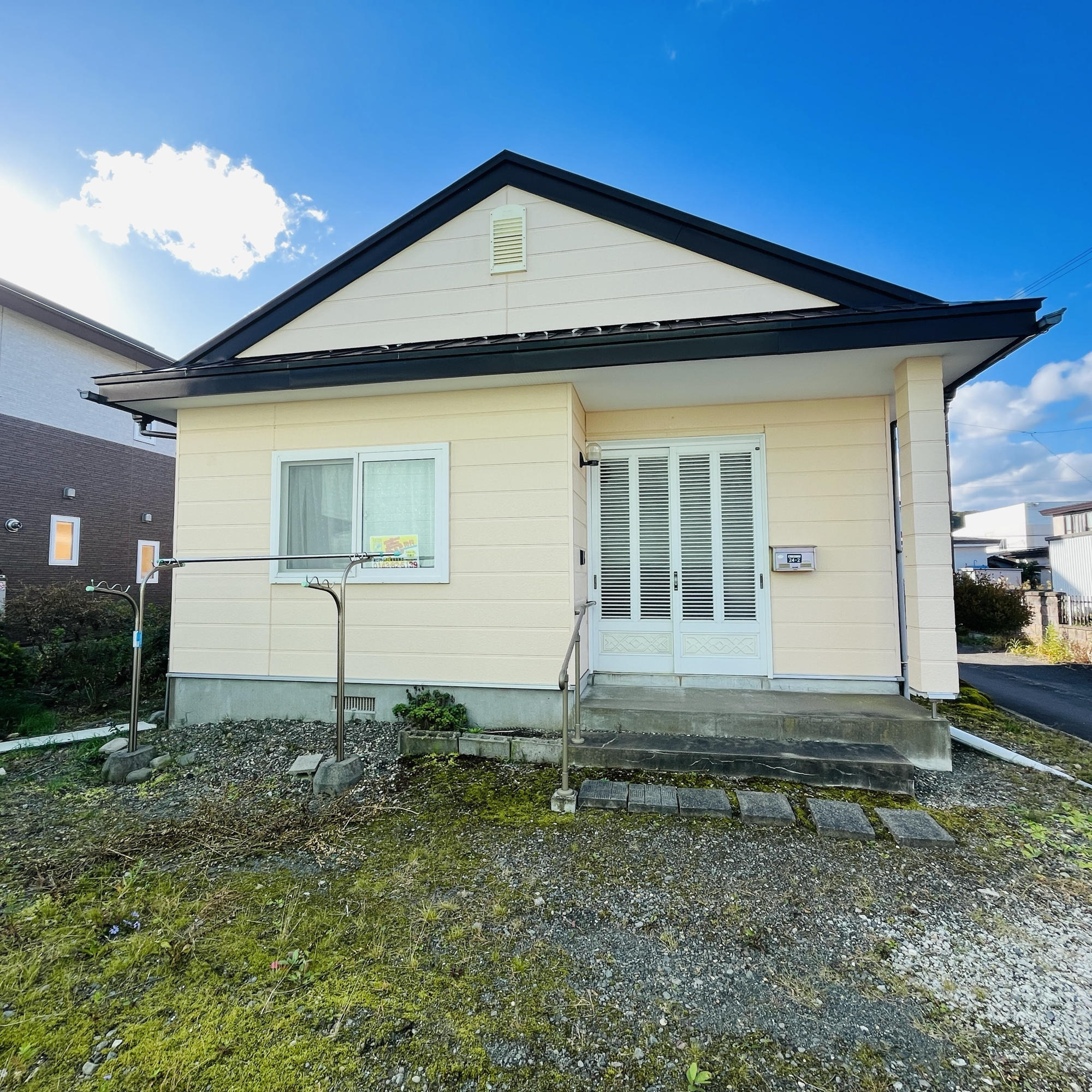 登別市富士町6丁目24-2　中古住宅の駐車場