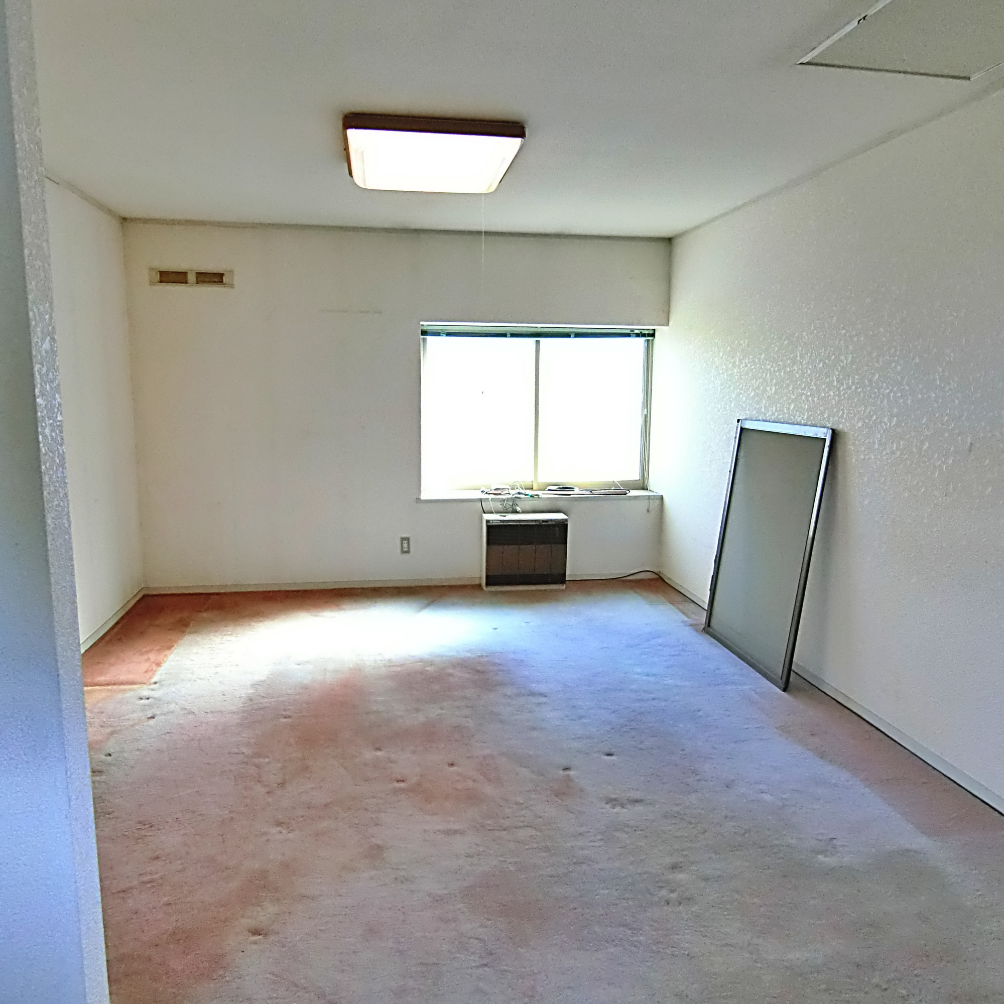 室蘭市本輪西町3丁目38-21　中古住宅の洋室