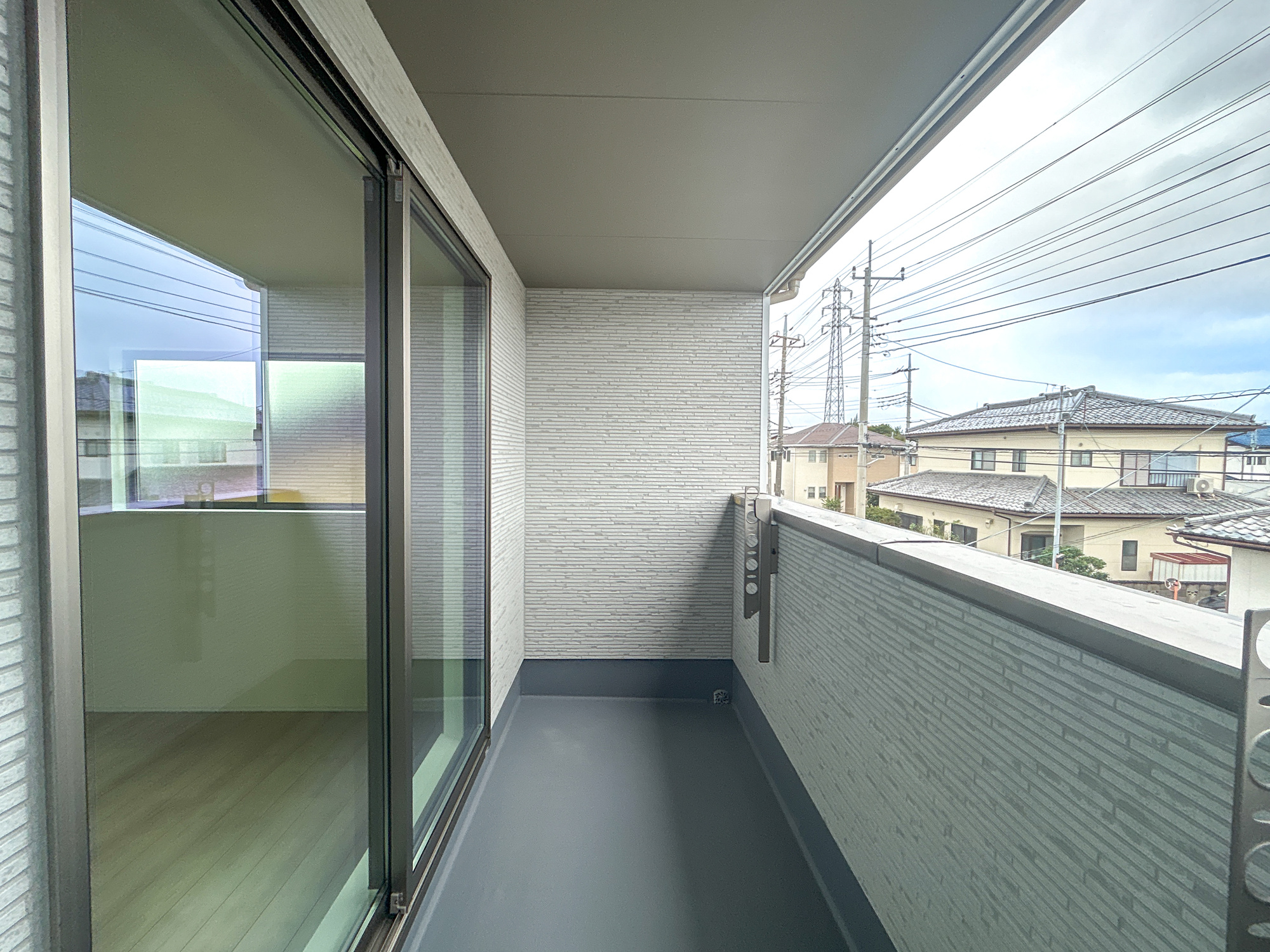 前橋市光が丘町　新築住宅全2棟のバルコニー|南面のバルコニーは1日中、日当たりが良いので洗濯物もすぐ乾きますね♪
