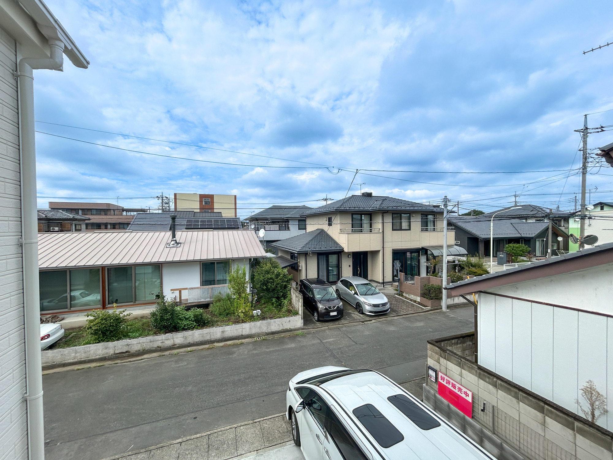 前橋市上新田町　新築住宅全1棟の展望|低層の一戸建てを中心とした街並みが整然と続き、周辺は高い建物が建っていないので、採光や開放性に恵まれ、空が広く緑の多い閑静な趣を感じる環境です。