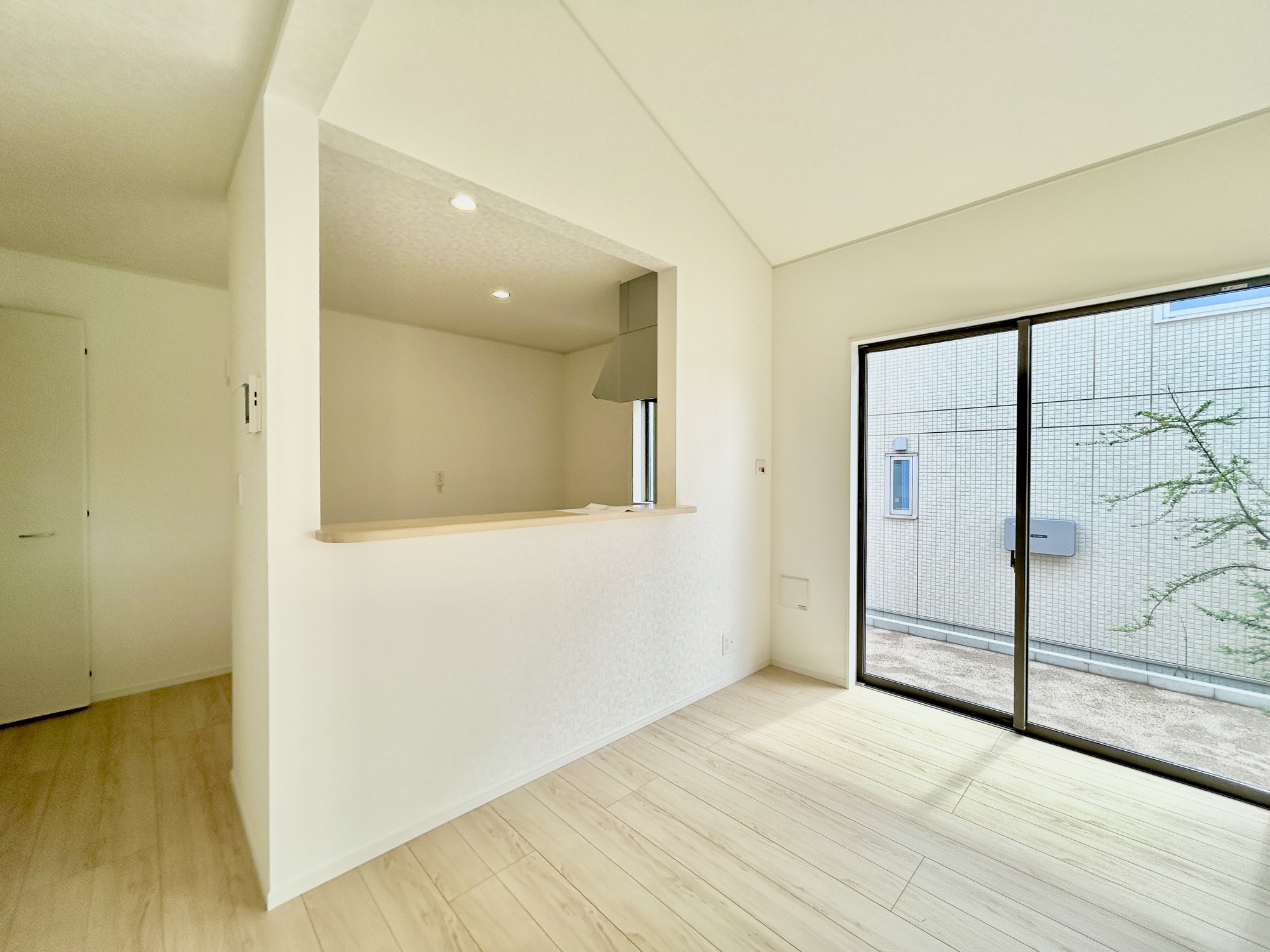前橋市稲荷新田町第3　新築住宅全4棟の居間・リビング|ここにはみんなが集い、食事と楽しい会話が始まる。話に夢中になりすぎて、ついつい時を忘れてしまう。そんな束の間の幸せを感じさせてくれる場所。