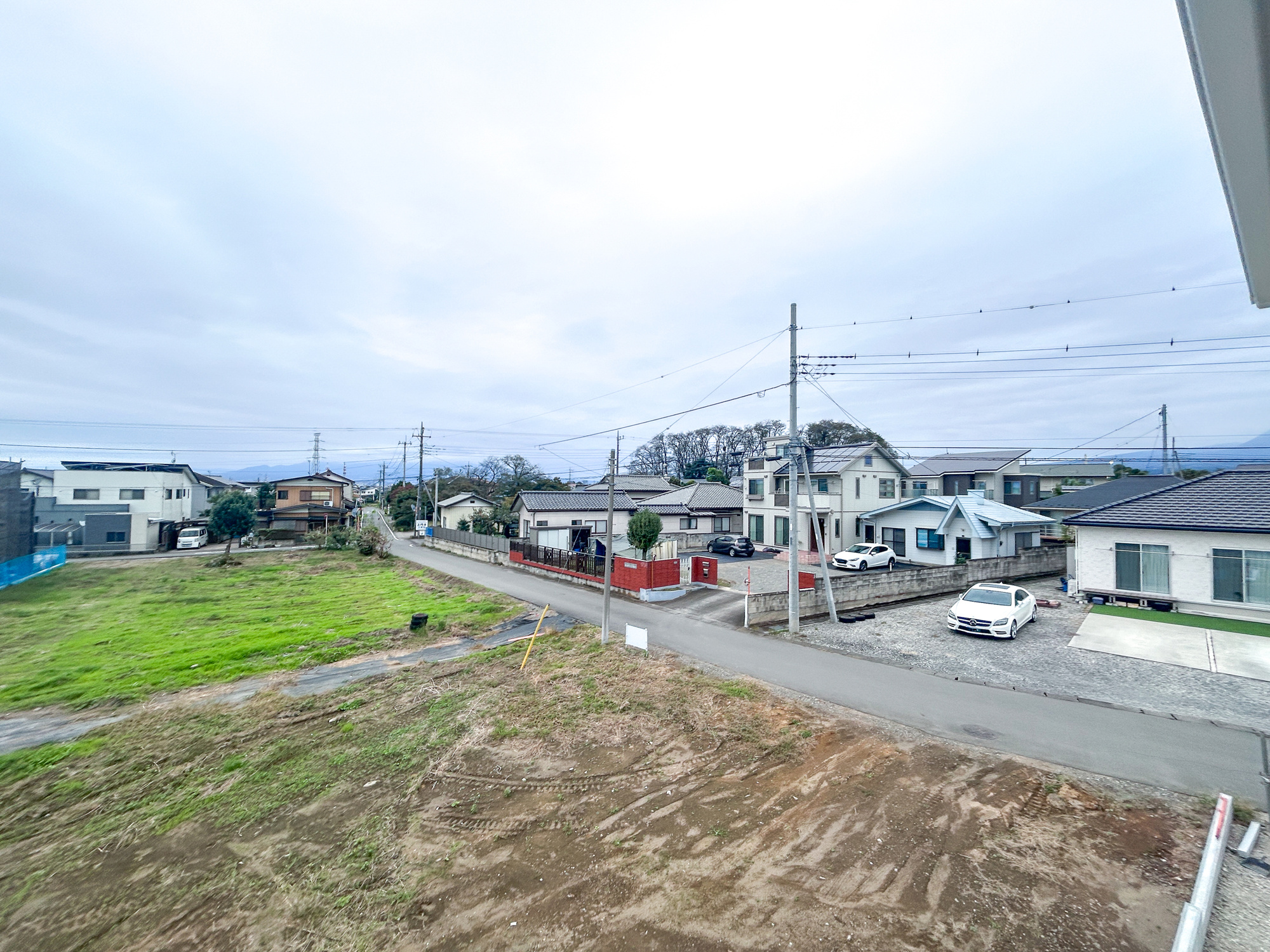前橋市堀之下町第1　新築住宅全4棟の展望|閑静な住宅地で子育て家族にピッタリ。毎日のお散歩も快適な緑に恵まれたエリアで、自然に包まれた穏やかな暮らしを実現するための、ゆとりある住環境が整っています。緑の潤いを感じながらホッと生活できそう。