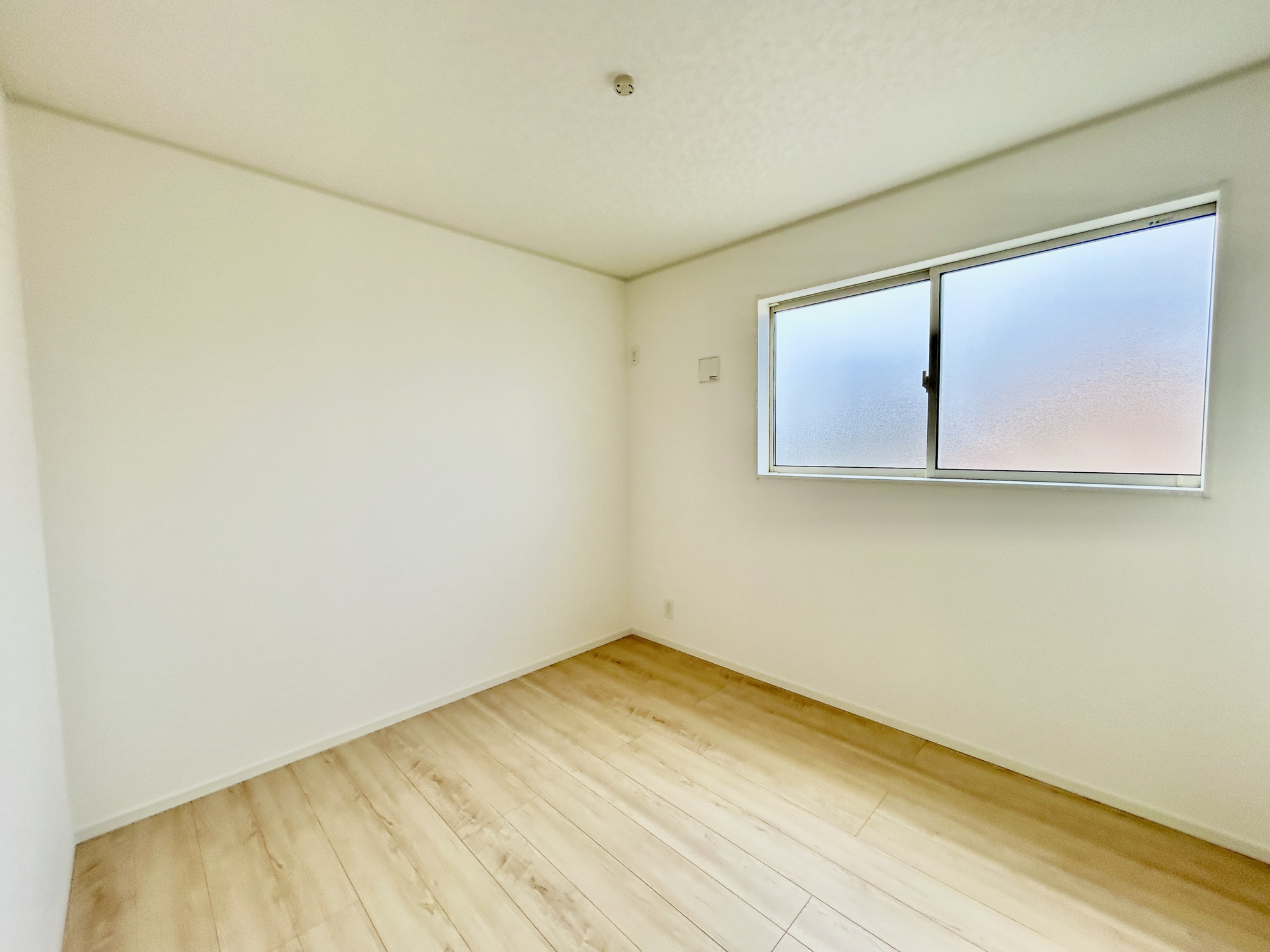 前橋市稲荷新田町第3　新築住宅全4棟の子供部屋|家族一人ひとりの大切なプライベート空間。趣味に合わせて使って頂けるようシンプルに仕上げてあります。暮らし心地を大きく左右する収納を、適材適所に配置し使い勝手を考慮しました。