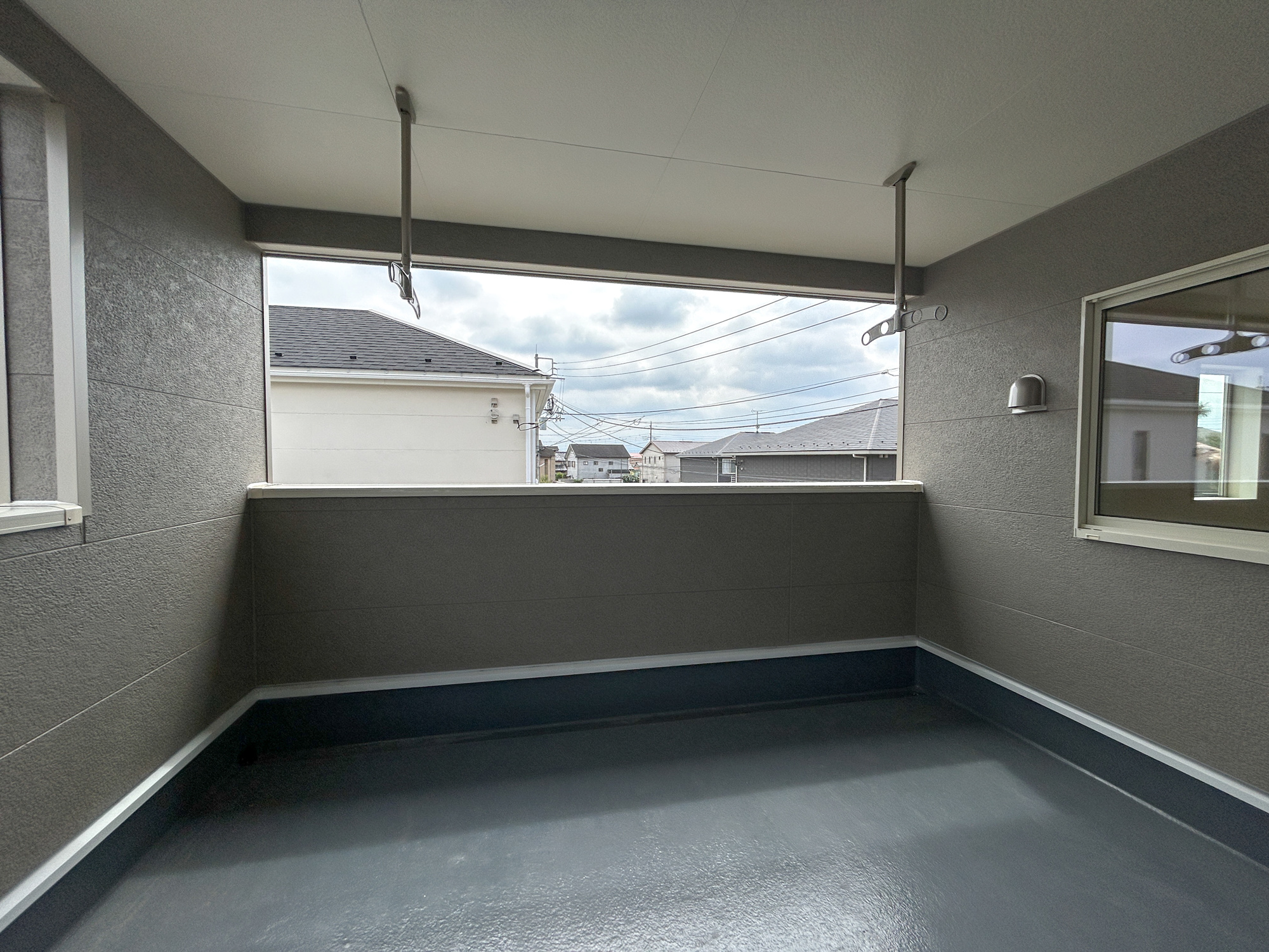 前橋市稲荷新田町第3　新築住宅全4棟のバルコニー|奥行きのあるバルコニー！日々の洗濯物はもちろん、布団などの大物もたくさん干していただけます♪