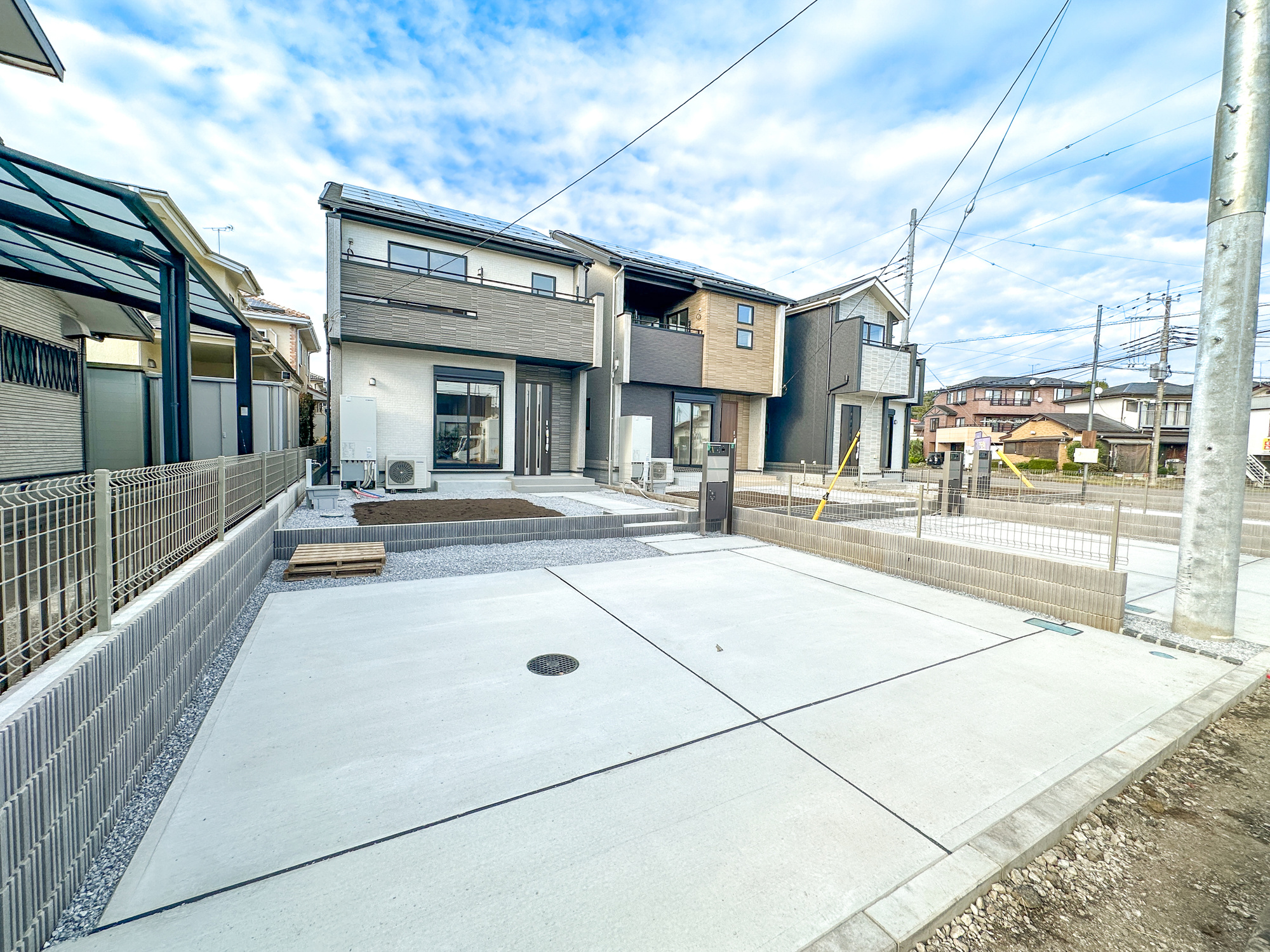 宇都宮市清原台３丁目　新築住宅全３棟の駐車場|車庫土間施工、駐車2台可能です(^^♪