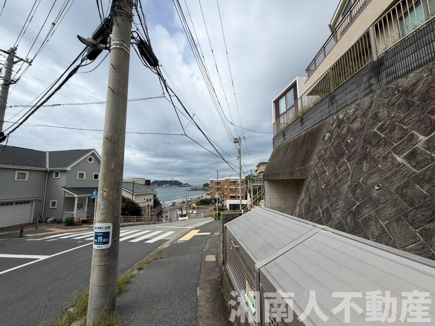 鎌倉市七里ガ浜２丁目２０－３戸建の前面道路含む現地写真|前面道路含む現地写真です