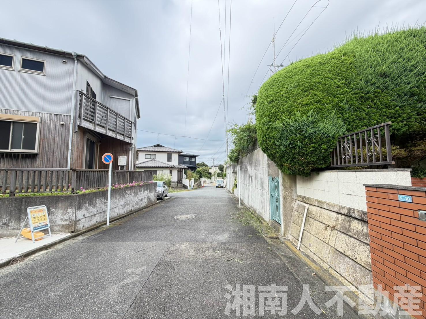 鎌倉市七里ガ浜２丁目１３３１－４３７新築戸建ての前面道路含む現地写真|前面道路含む現地写真です