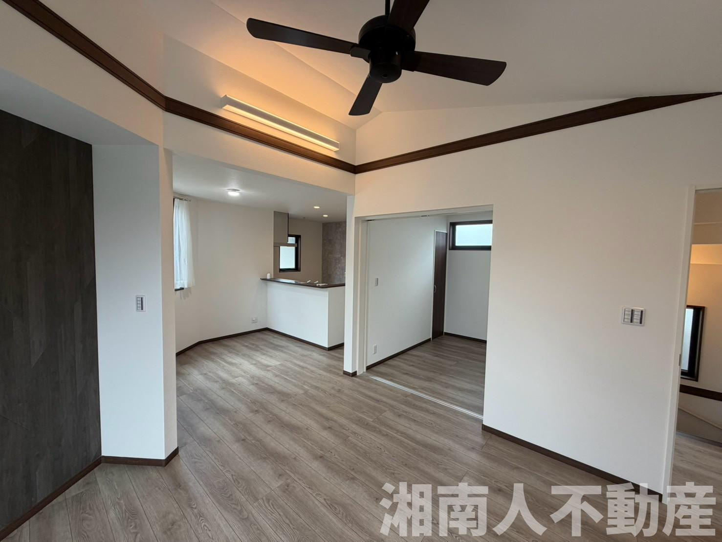 鎌倉市七里ガ浜２丁目１３３１－４３７新築戸建ての居間・リビング|ゆったり過ごせるリビングです
