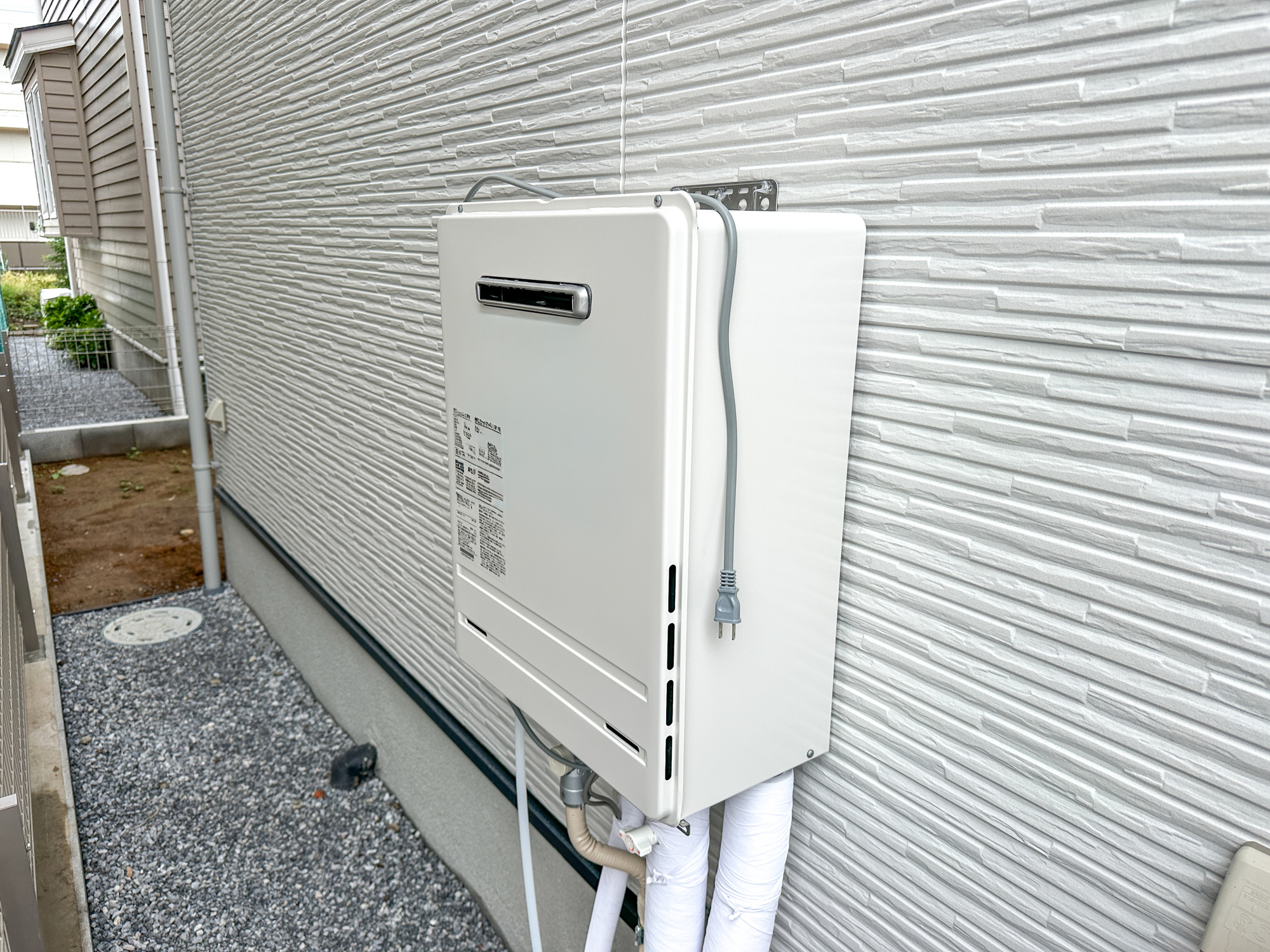 宇都宮市双葉５期　新築住宅全２棟の発電・温水設備|月々のガス代が優しい高効率給湯器♪