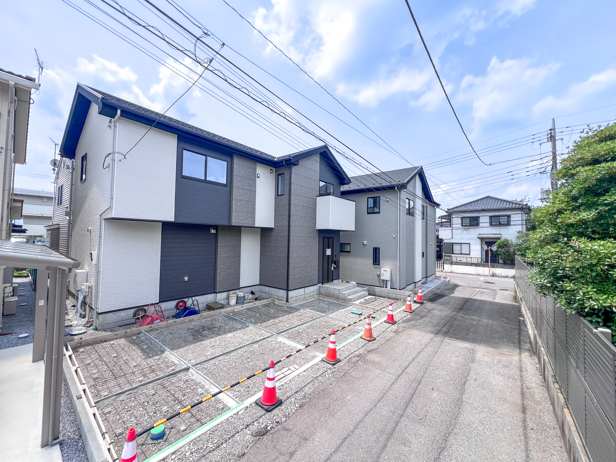 宇都宮市双葉５期　新築住宅全２棟の前面道路含む現地写真|低層の一戸建てを中心とした街並みが整然と続き、周辺は高い建物が建っていないので、採光や開放性に恵まれ、空が広く緑の多い閑静な趣を感じる環境です。