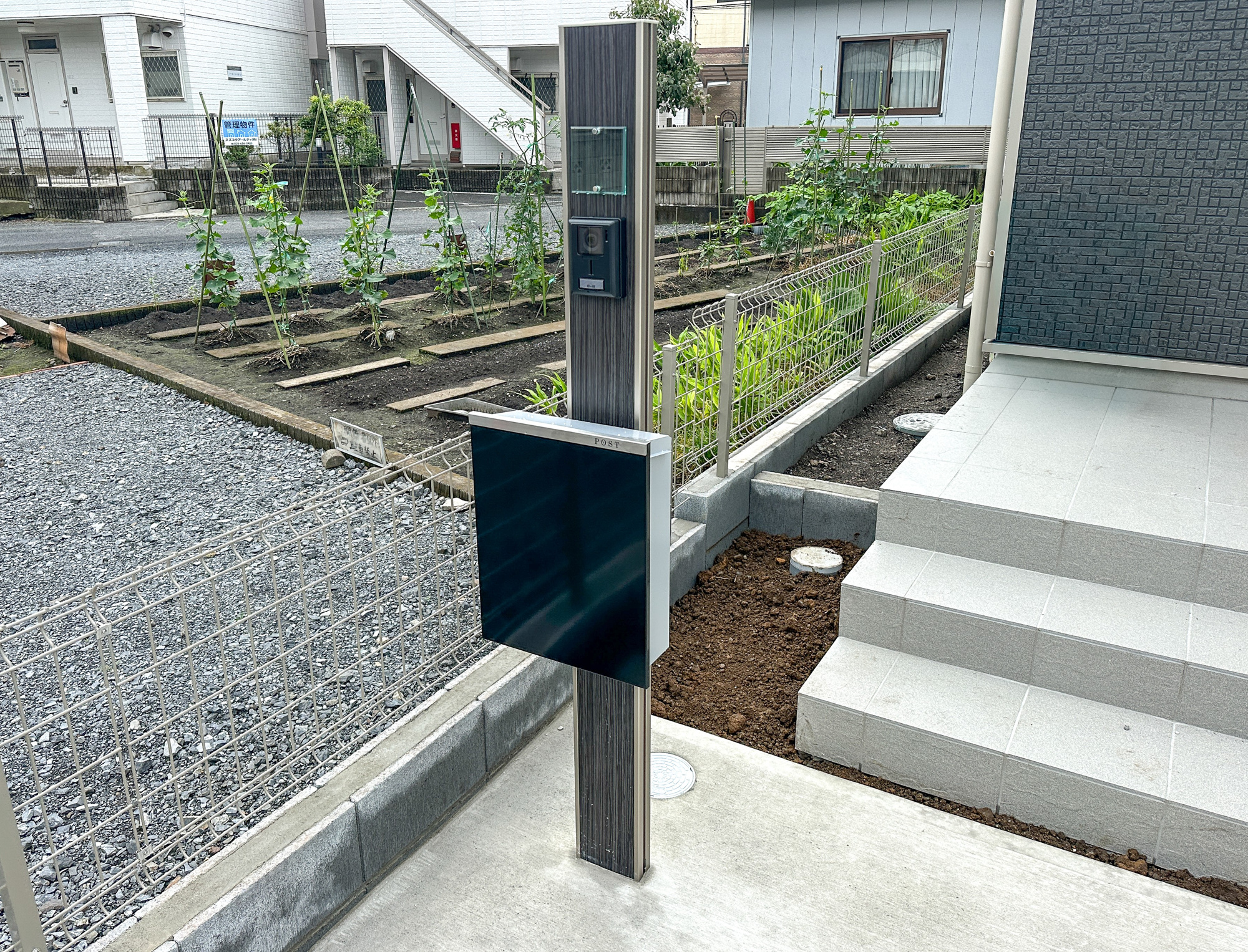 宇都宮市御幸本町の新築一戸建の設備|おしゃれな機能ポールにはポスト、インターフォン、表札設置可能です♪