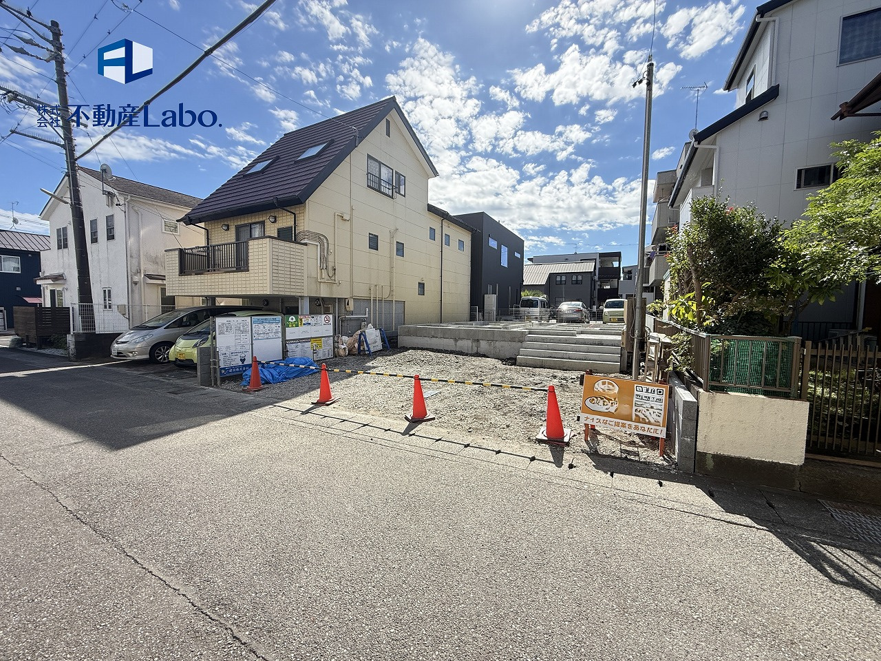 リーブルガーデン　葵区瀬名１丁目　全1棟の前面道路含む現地写真|●キッチン●
人気の対面式キッチン♪おご家族との会話やリビング全体の様子も見えて安心♪キッチン横幅は2.5ｍ以上あり調理スペースやシンクも広くお料理がしやすいキッチンとなっています♪